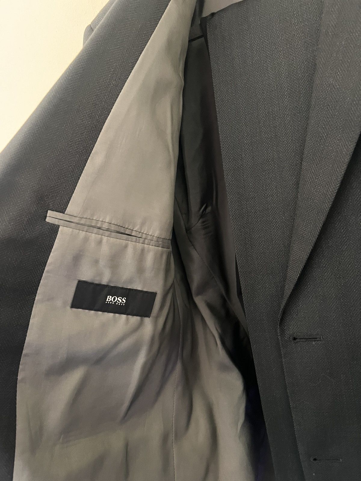 Hugo Boss Boss 42R Black Textured 2 Piece Suit Like New Size 42R - 3 Thumbnail