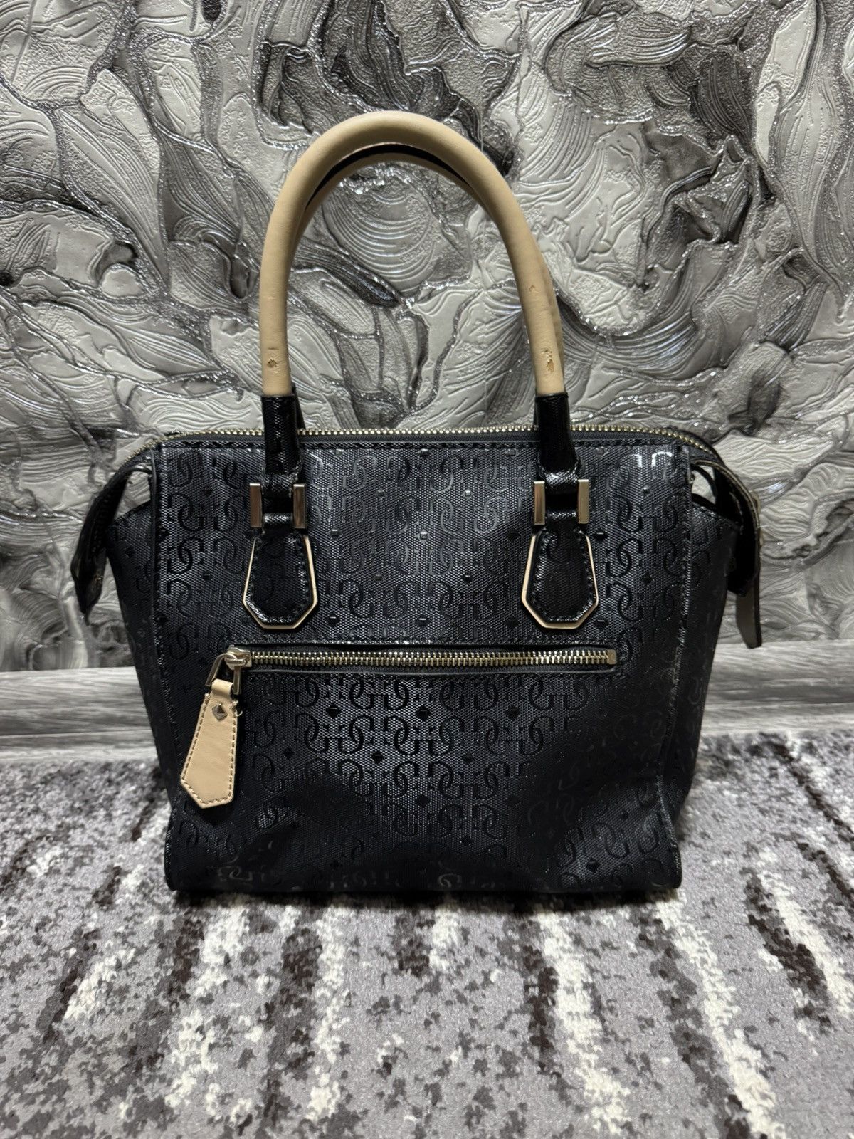 Guess × Vintage Elegant Guess Handbag – Timeless Black & Gold Design Size ONE SIZE - 4 Thumbnail