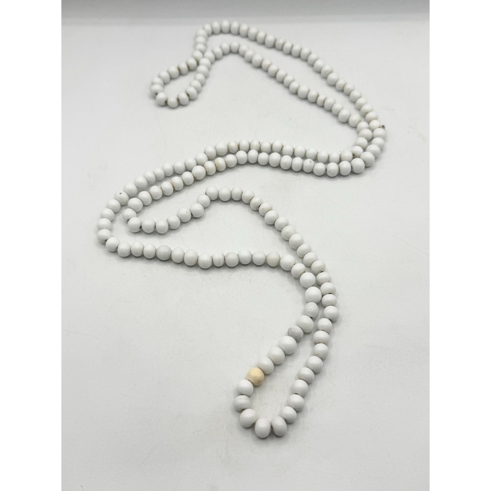 Vintage Vintage white milk glass bead necklace Size ONE SIZE - 3 Thumbnail