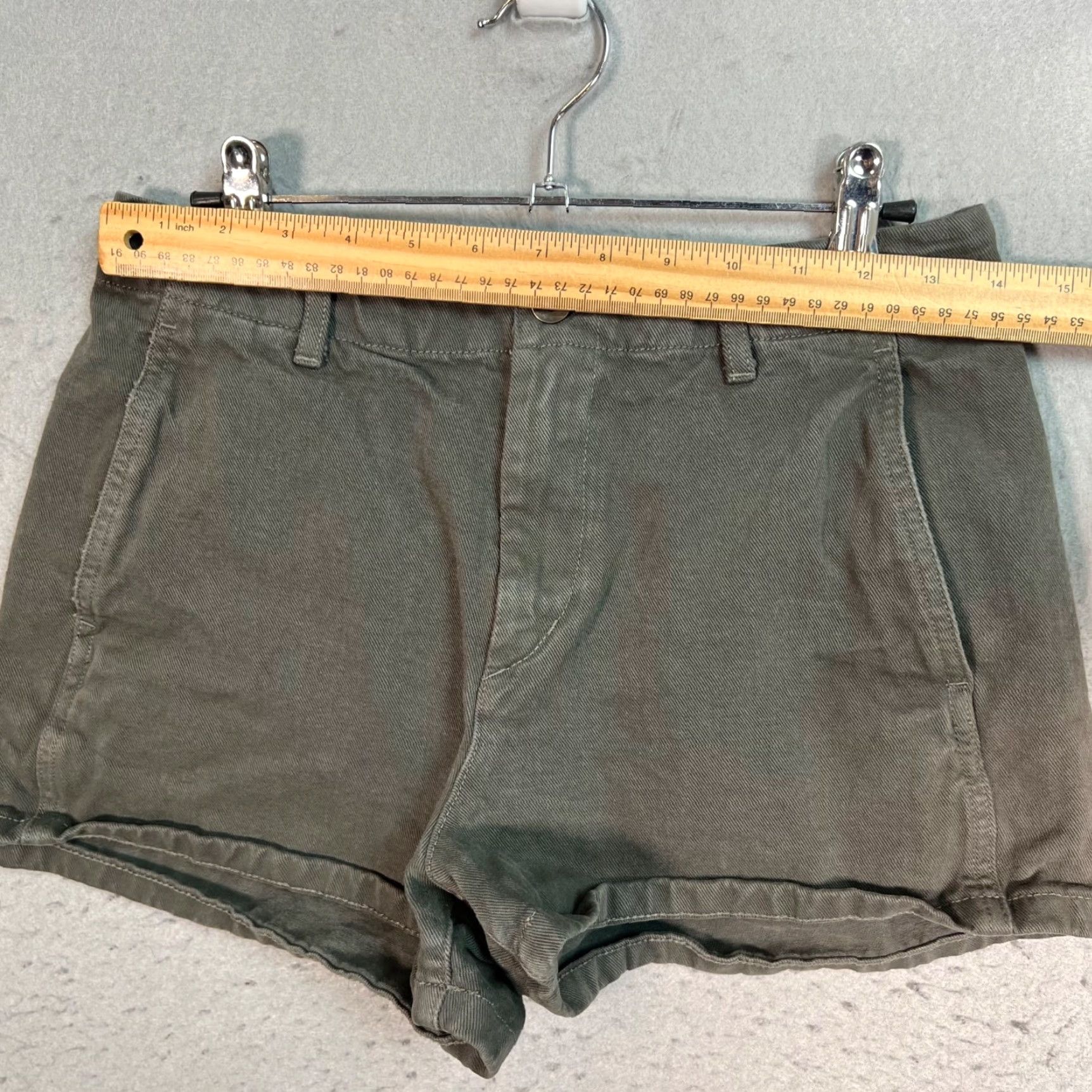 Uniqlo Uniqlo U Womens Size 24 Olive Green Cotton Chino Shorts Shirt? Size 42" / US 20 - 5 Thumbnail
