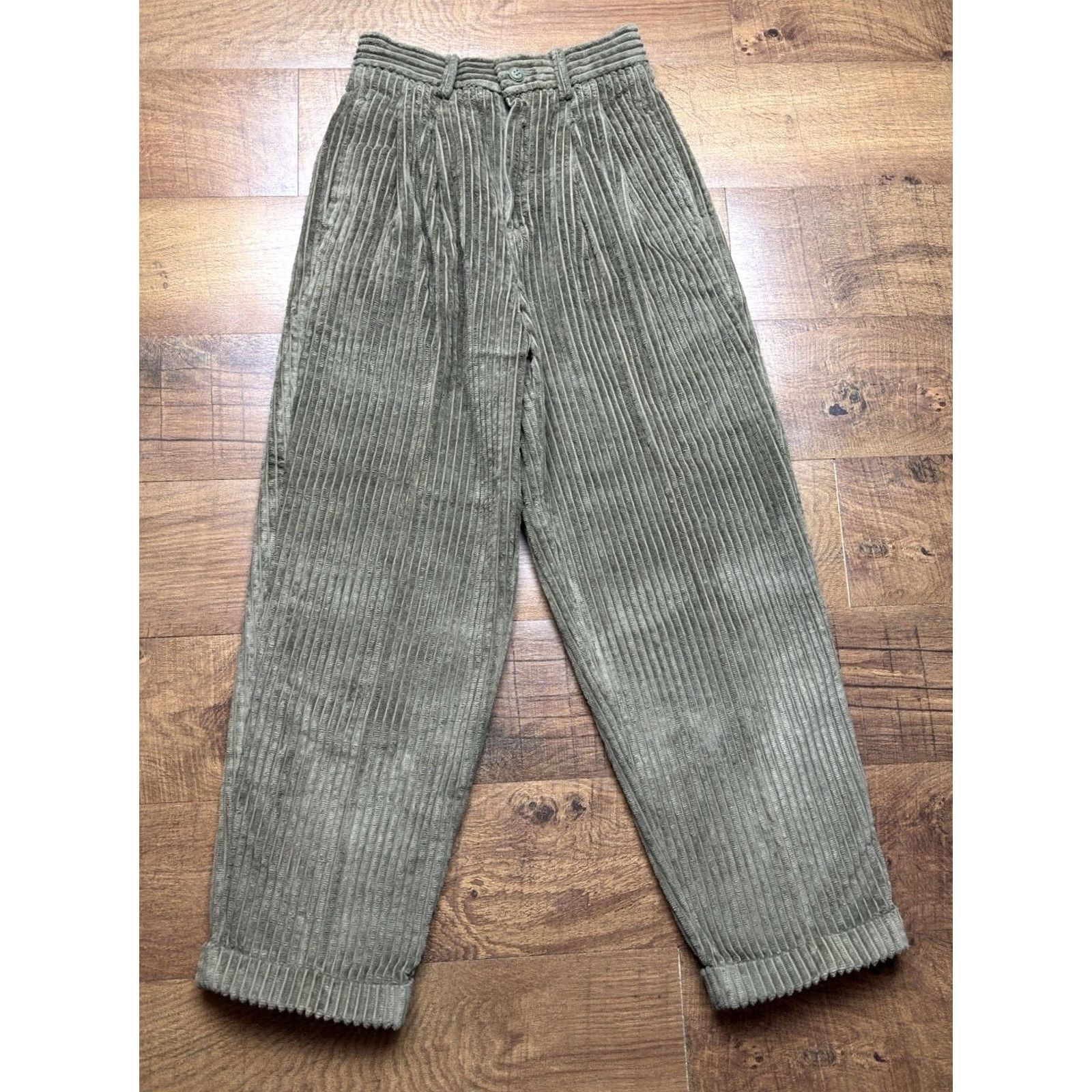 Eddie Bauer VINTAGE Eddie Bauer Pants Green Women’s 4P Corduroy Pleated High Waisted Tapered 27 Inseam Inseam Petite 25 Waist 80s Size 42" / US 20 - 2 Thumbnail