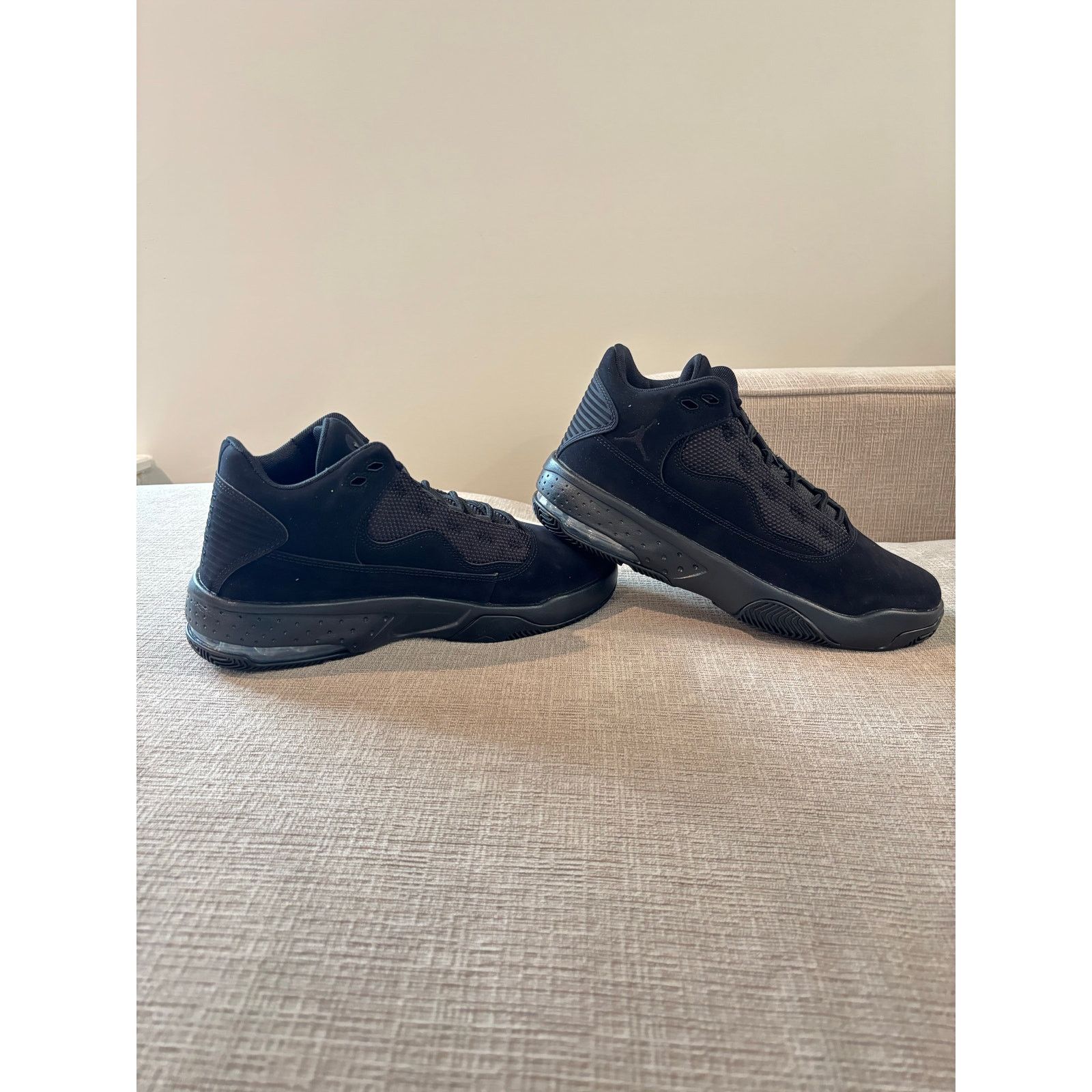 Nike Jordan Max Aura 2 Size US 7 / EU 40 - 3 Thumbnail