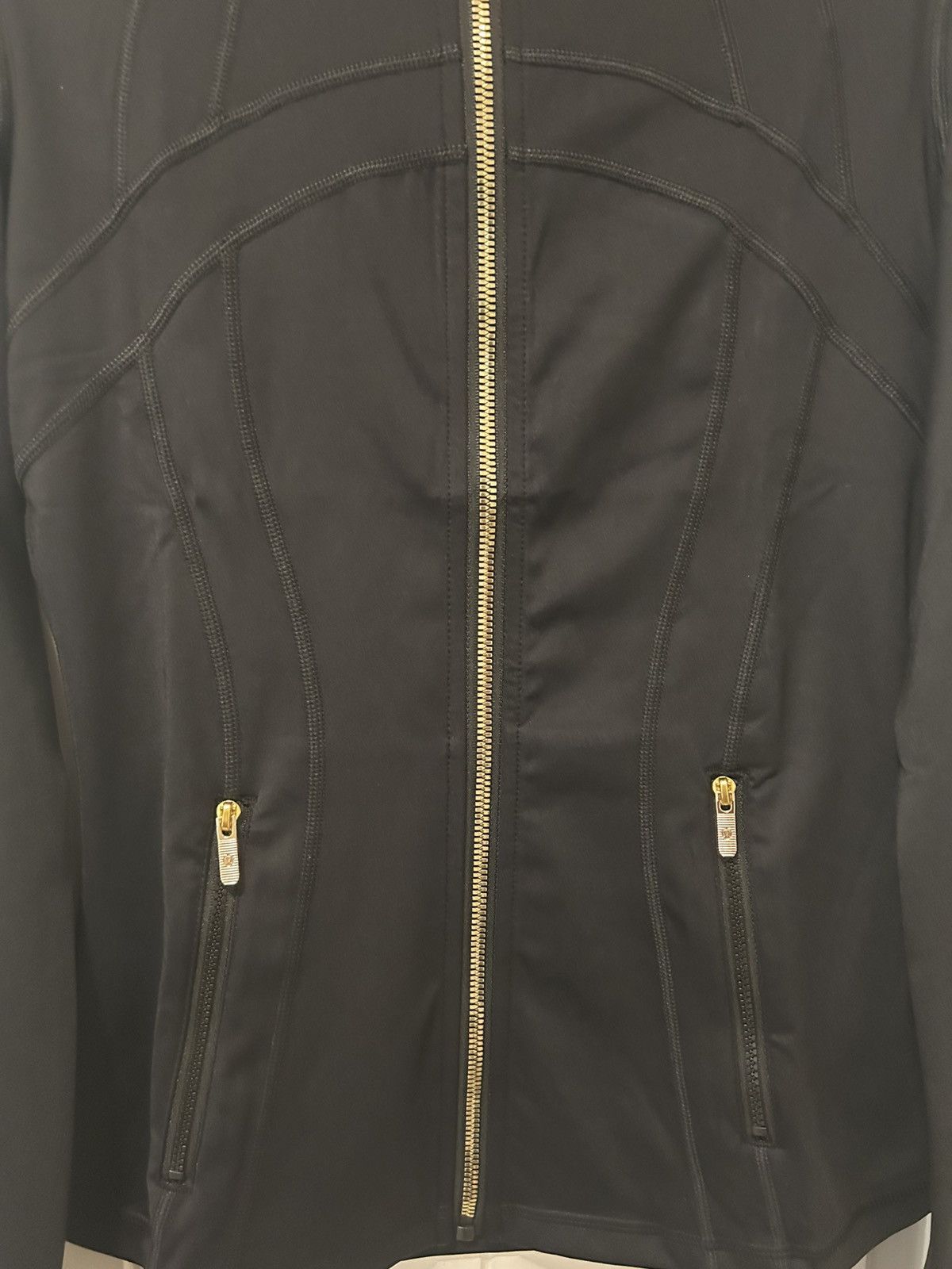 Lululemon Lululemon define jacket (black and gold), Size 4 Size S / US 4 / IT 40 - 4 Thumbnail