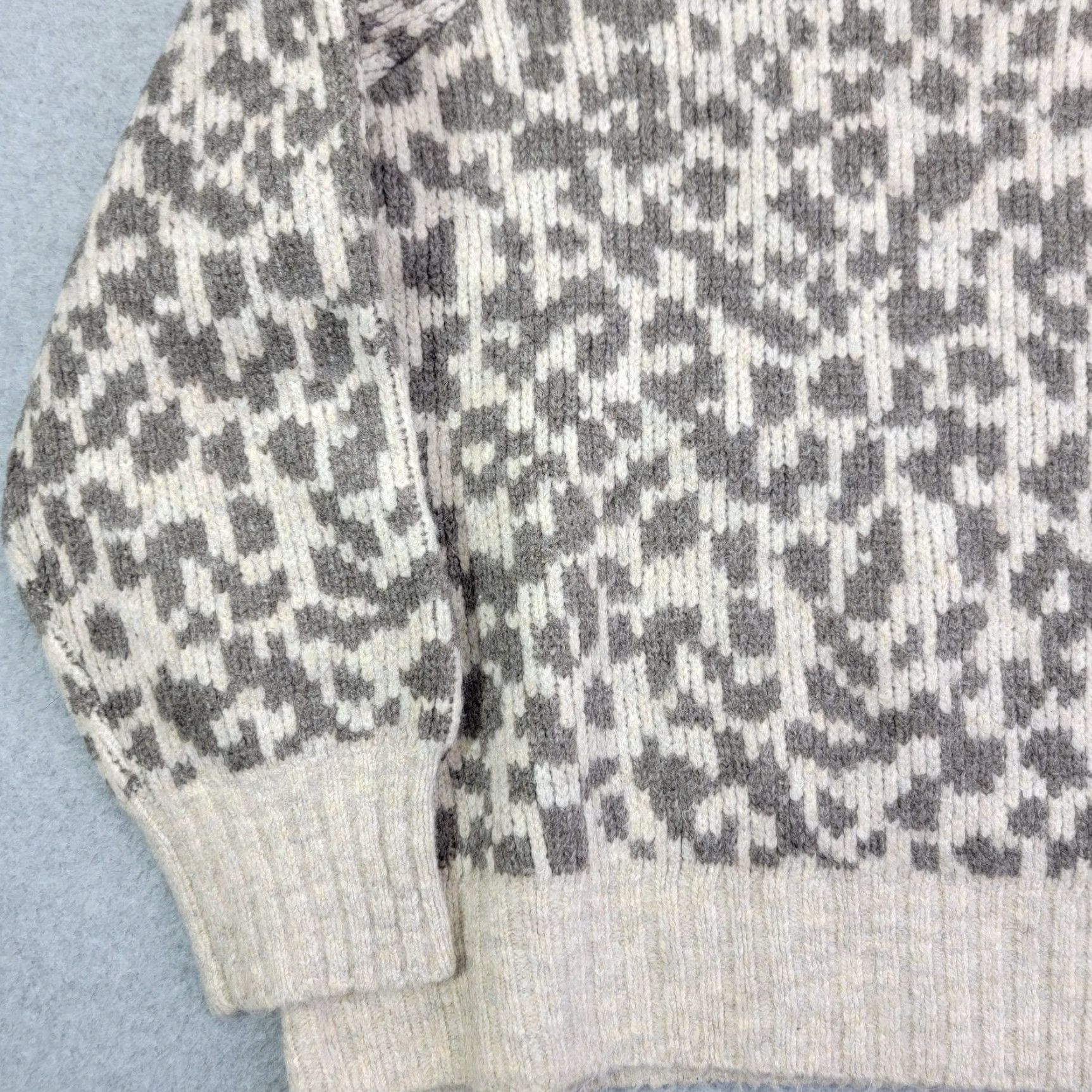 Old Navy Old Navy Sweater Womens Large Cozy Pullover Cheetah Print po-haye 720552-00 Size L / US 10 / IT 46 - 4 Thumbnail