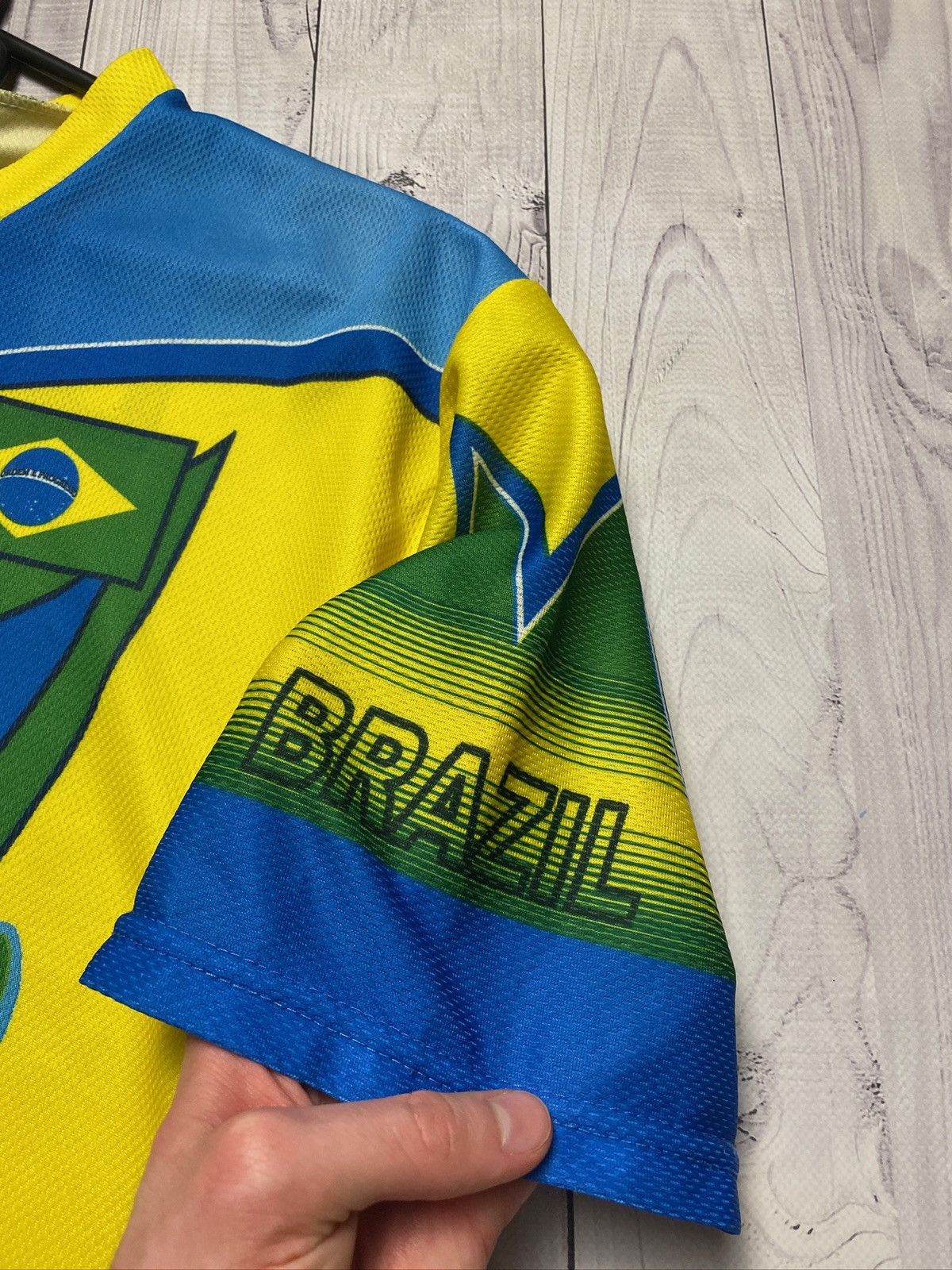 Vintage Vintage Brasil jersey big logo Brazil tee soccer Size US L / EU 52-54 / 3 - 6 Thumbnail