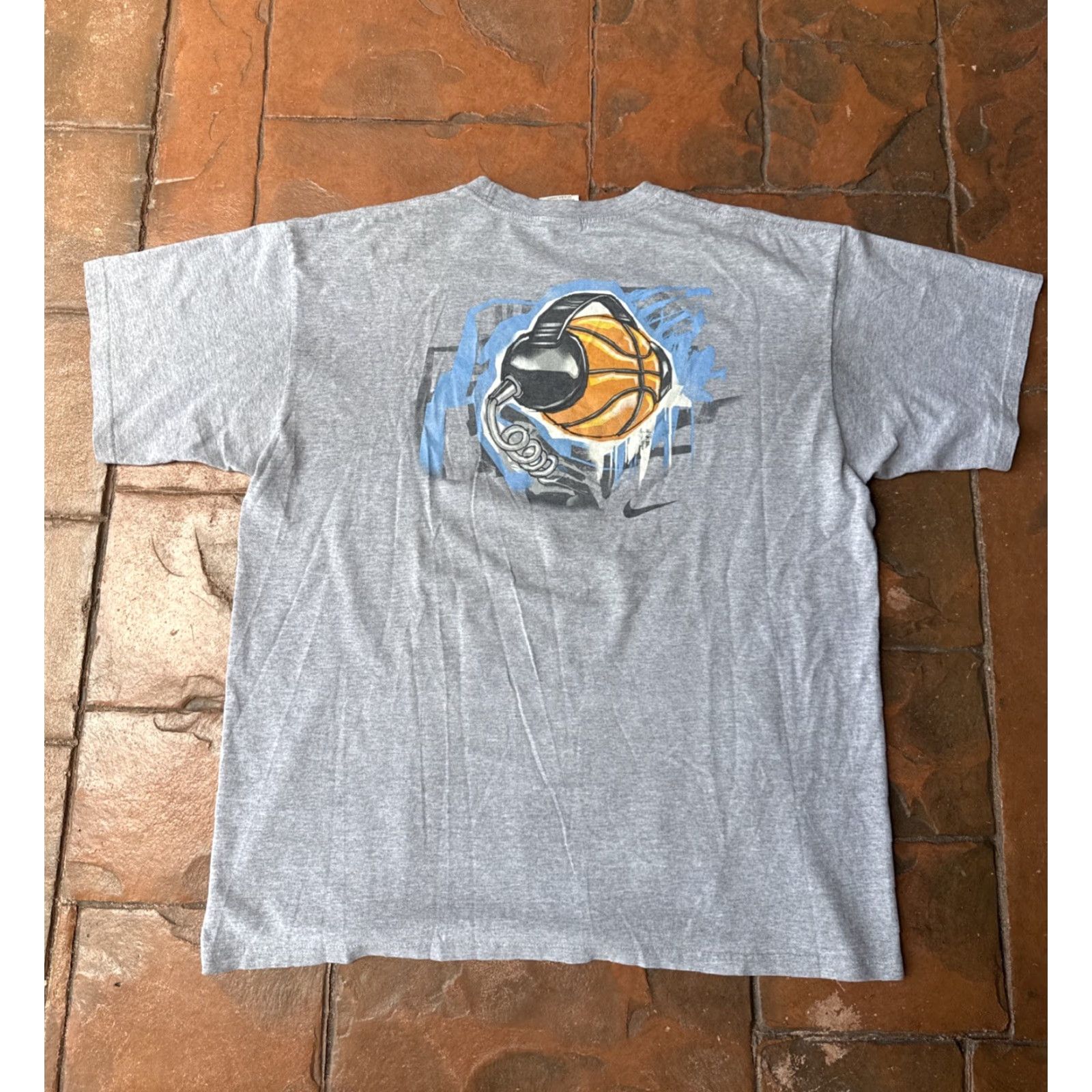 Nike VINTAGE Nike Basketball Beats + Breaks T-Shirt gray Large Mens 90s Sports Short Sleeve Crew Neck Cotton Logo Graphic Print Vintage Y2K Nike Size US L / EU 52-54 / 3 - 2 Thumbnail