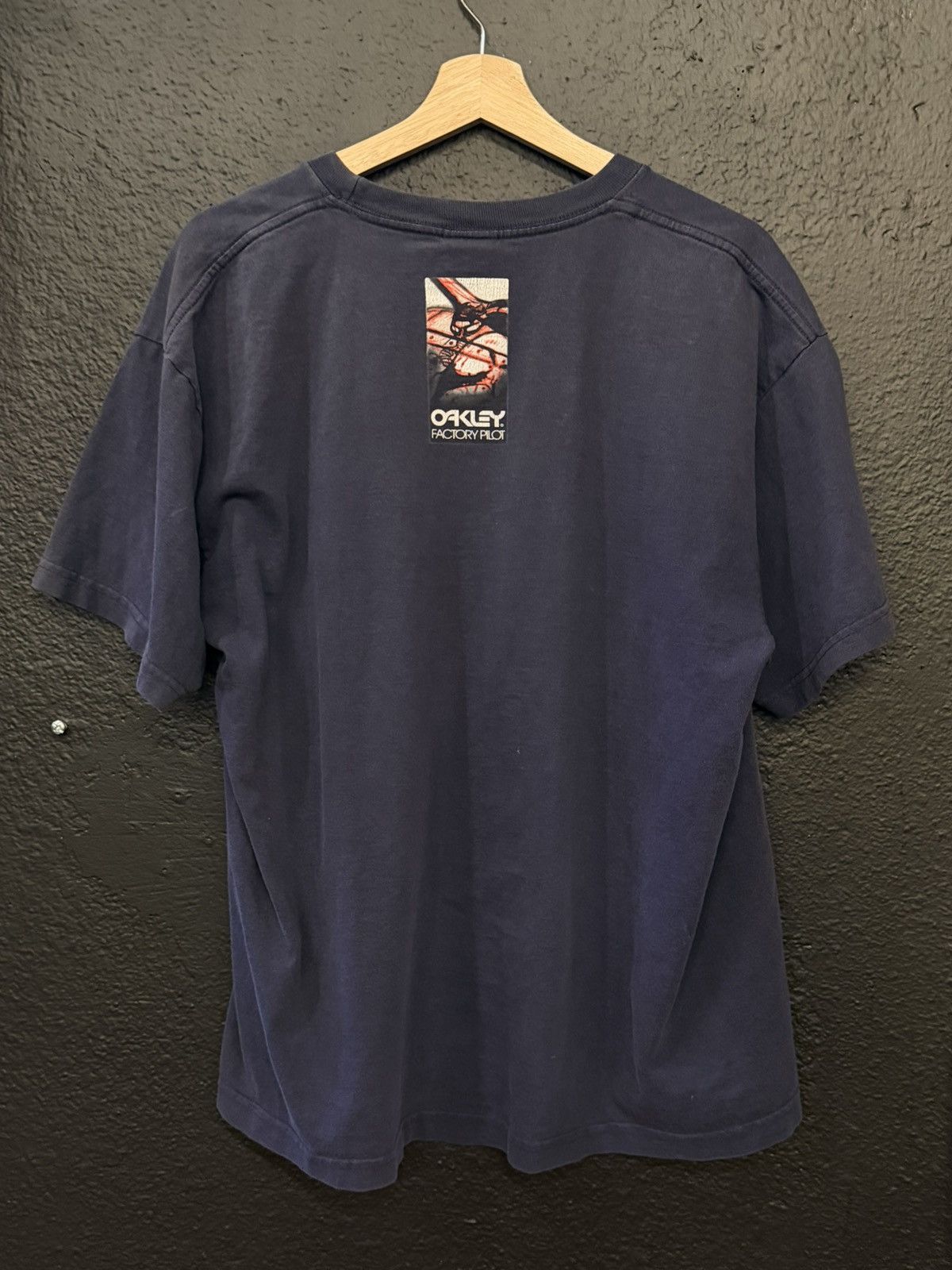 Vintage Vintage oakley tee Size US XL / EU 56 / 4 - 3 Thumbnail