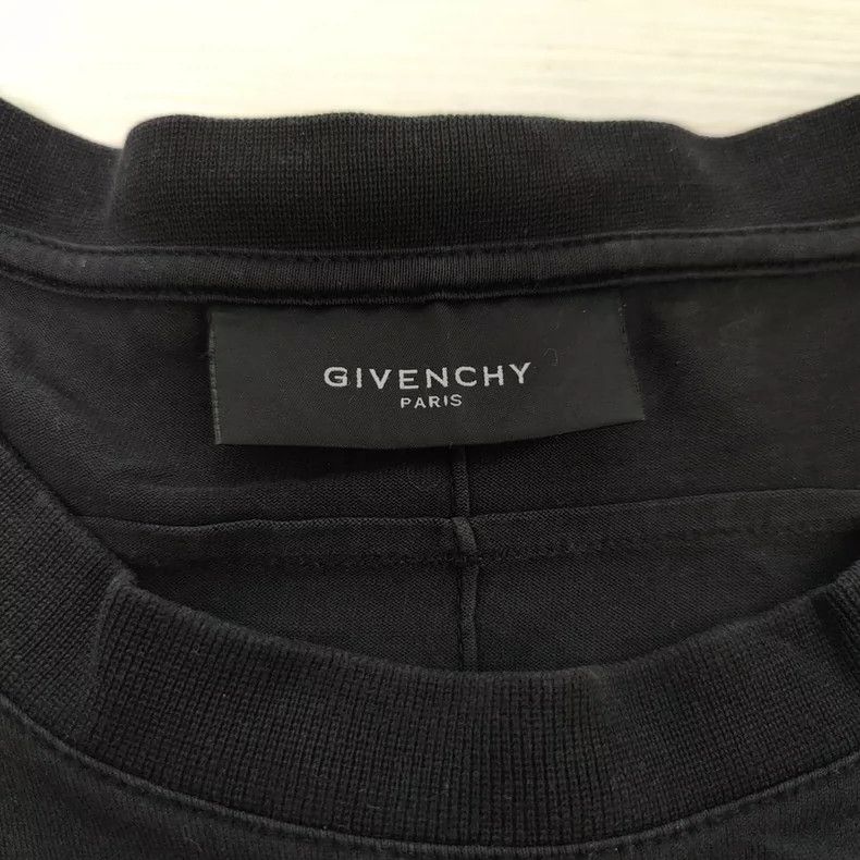 Givenchy Givenchy Short-sleeved T-shirt, size L, 70% new Size US L / EU 52-54 / 3 - 3 Thumbnail