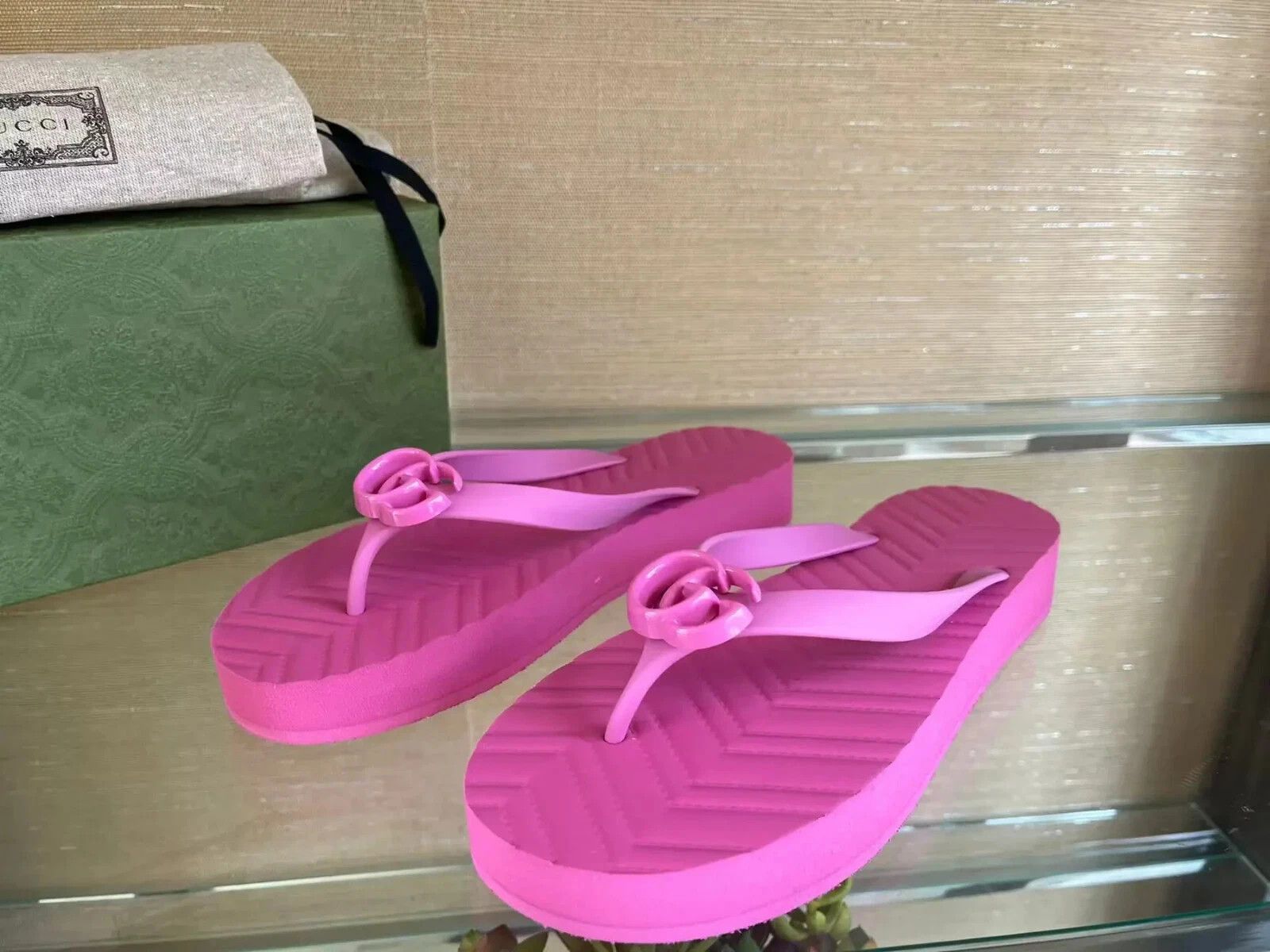 Gucci o1rshd1 Chevron Flip Flops in Pink Size US 12 / IT 42 - 6 Thumbnail