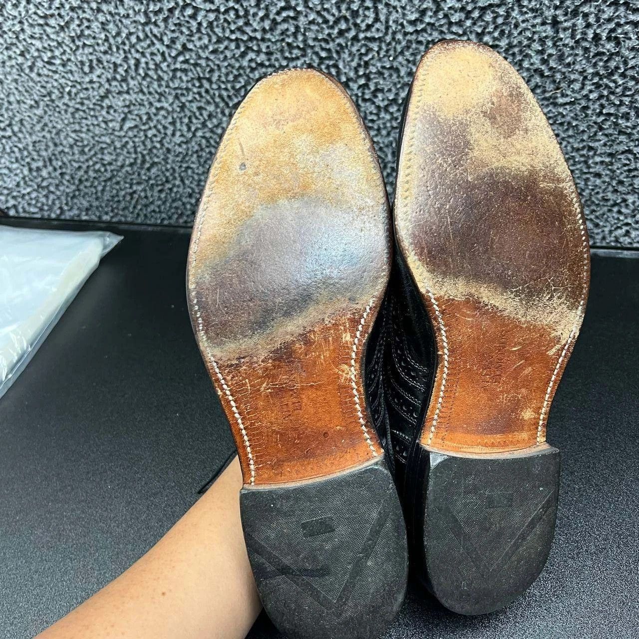 Allen Edmonds Allen Edmonds McAllister Dress 10 D Leather Oxford 47276 Size US 10 / EU 43 - 4 Thumbnail