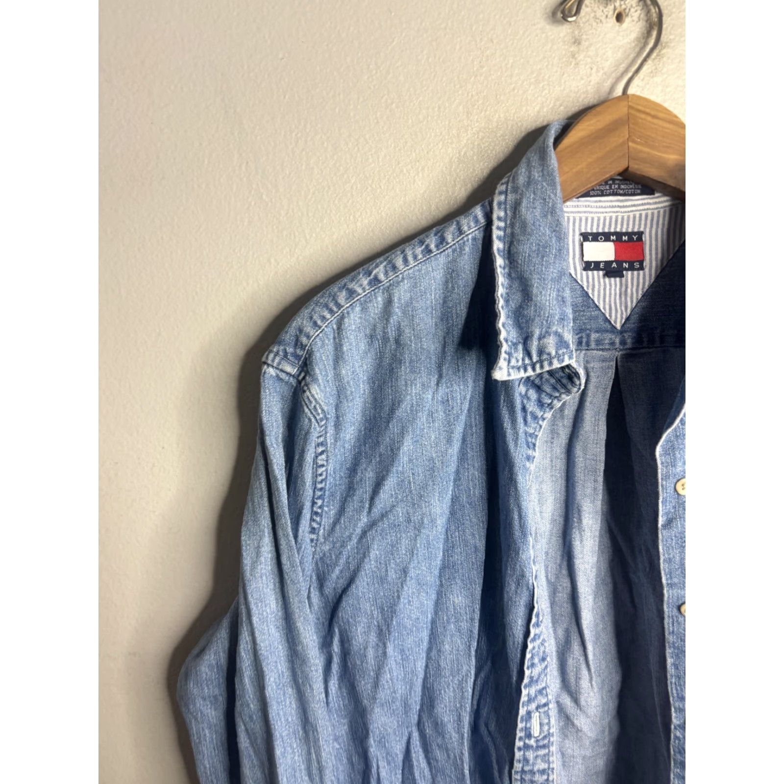 Tommy Hilfiger VINTAGE Tommy Hilfiger Tommy Jeans Shirt Womens XL Blue Denim Long Sleeve Button Front Size XL / US 12-14 / IT 48-50 - 2 Thumbnail