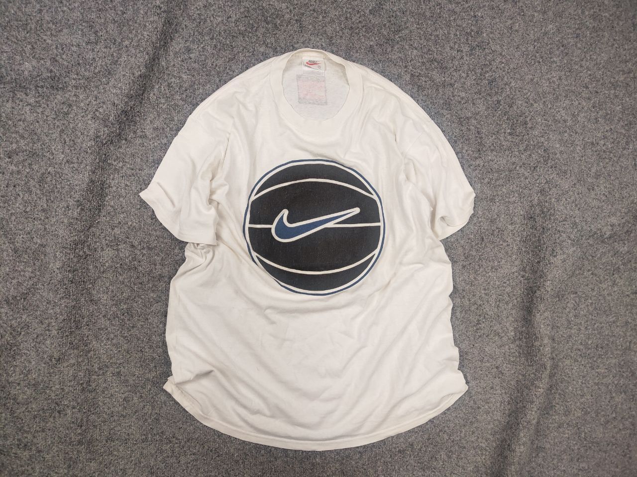 Nike Vintage 90's Nike Basketball Camp Center Swoosh Tee T-Shirt Size US M / EU 48-50 / 2 - 1 Thumbnail