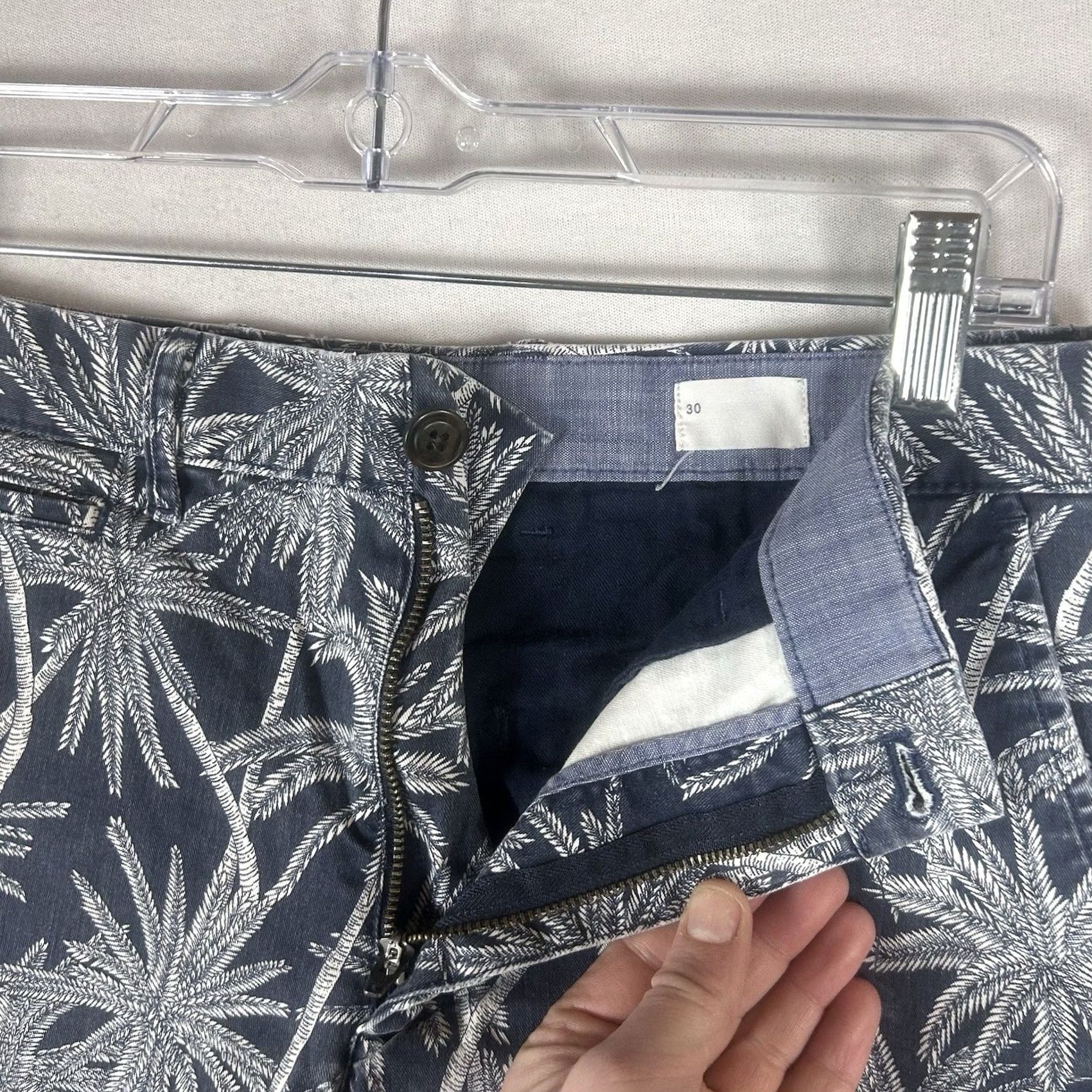 Gap Gap Indigo Palm Print Chambray 10" Inseam Shorts Mens 30 Vintage Fit Chino Cotton Blend Pocket Logo Casual Summer Womens? Size US 30 / EU 46 - 3 Thumbnail