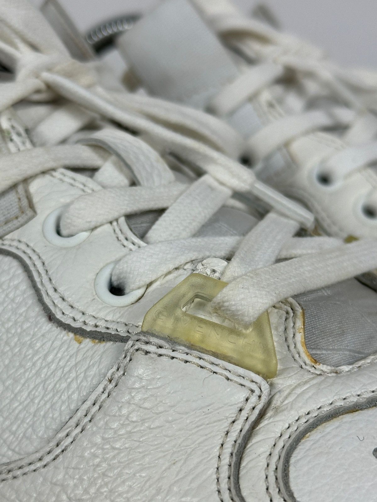 Givenchy Givenchy Wing Low Top White Sneakers Size US 8 / EU 41 - 20 Thumbnail