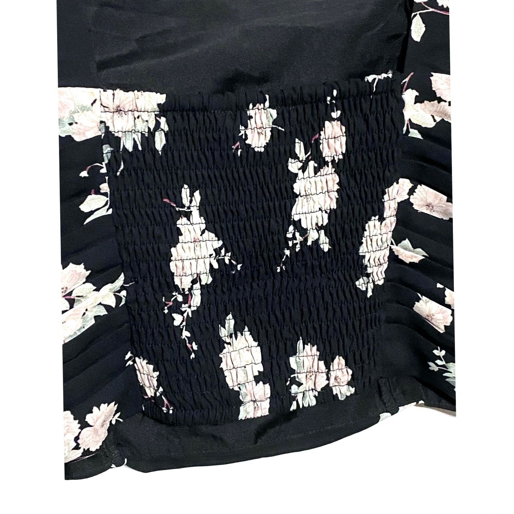 Express Express Floral Crop Top S Ruched Smocked NWT Feminine Whimsigoth Grunge Shirt Womens Sleeveless Black XS S? Size S / US 4 / IT 40 - 3 Thumbnail