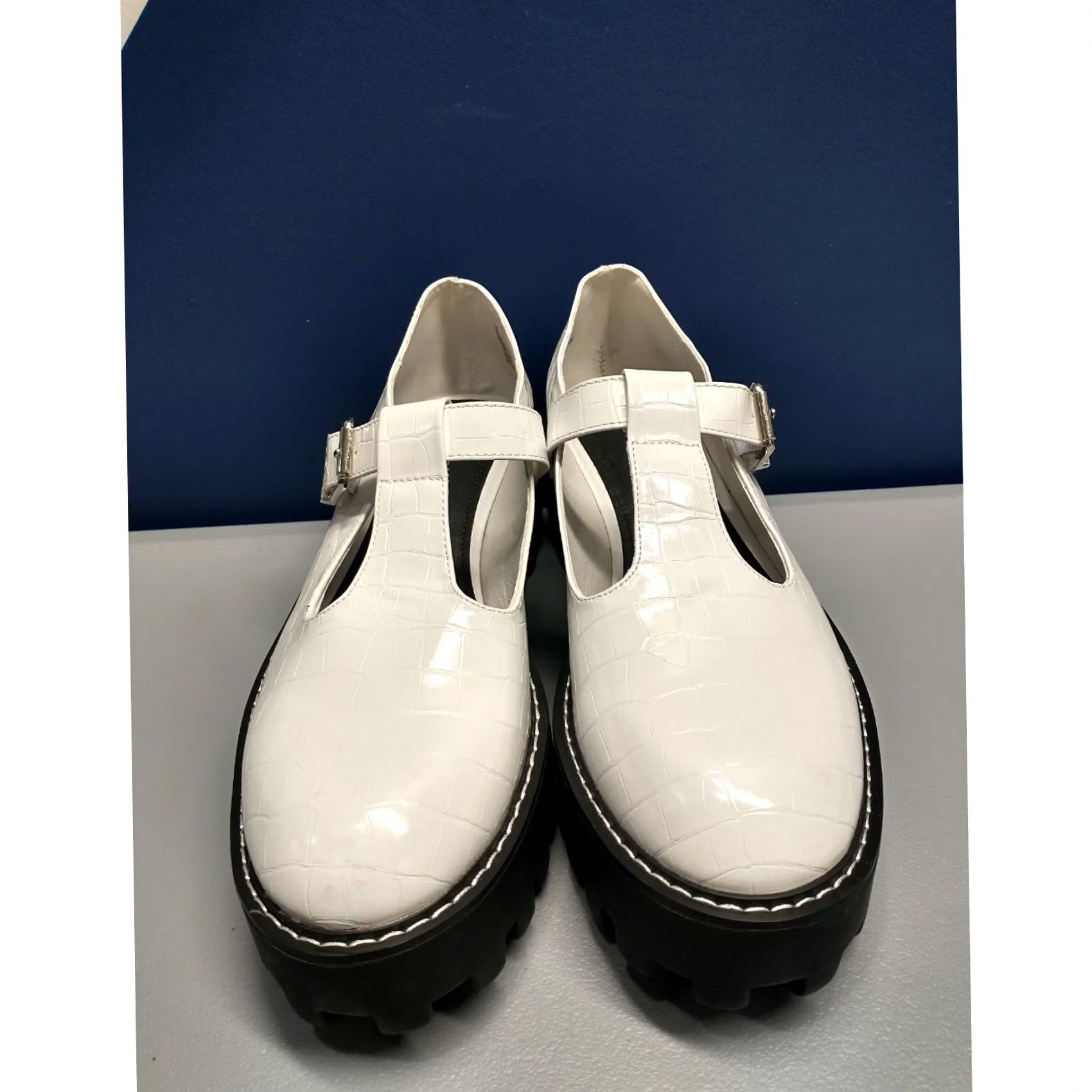 Vintage ShoeDazzle Mary Janes Boots Womens Size 11 White Manmade Lug Sole Round Toe Size US 11 / IT 41 - 2 Thumbnail
