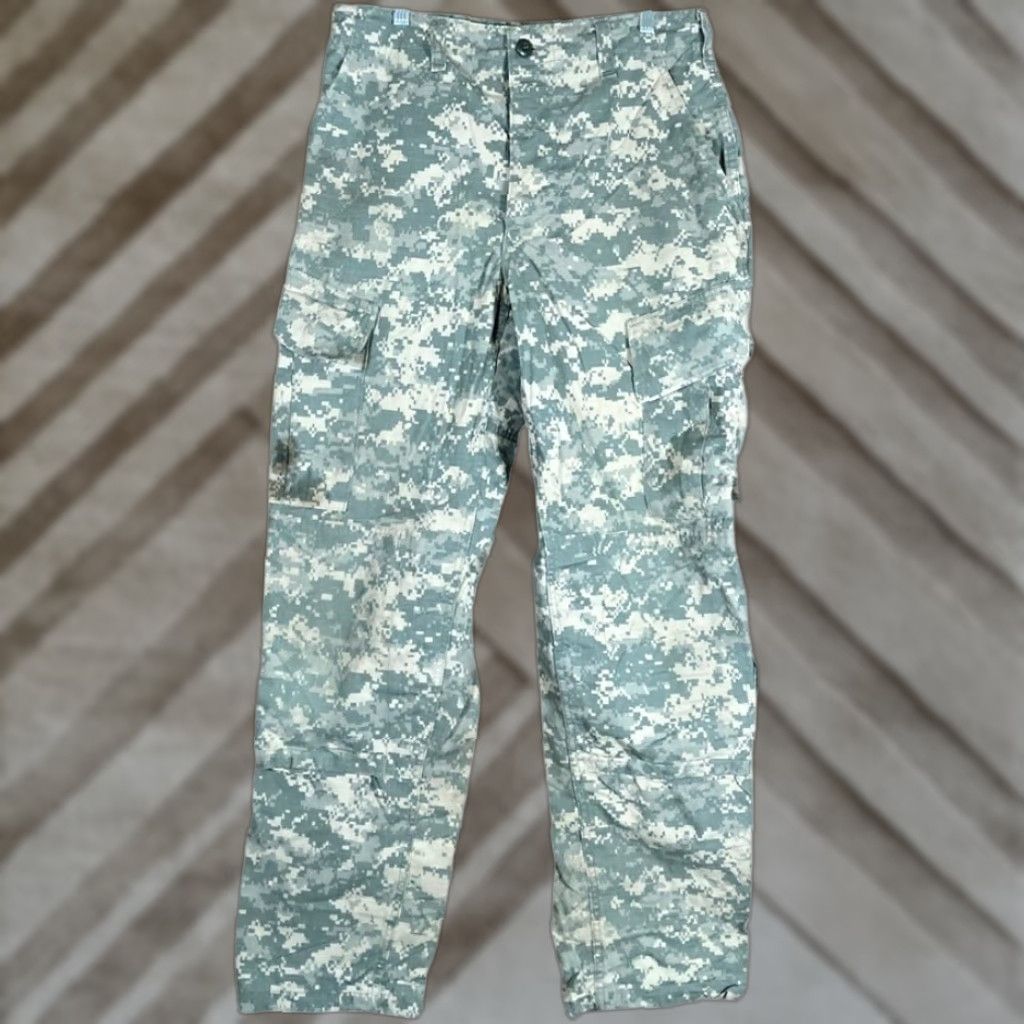 Vintage **U.S Army Combat Green Camo Unisex Trousers Small** User: **U.S Army Combat Green Camo Unisex Trousers Small** Size US 29 - 1 Thumbnail