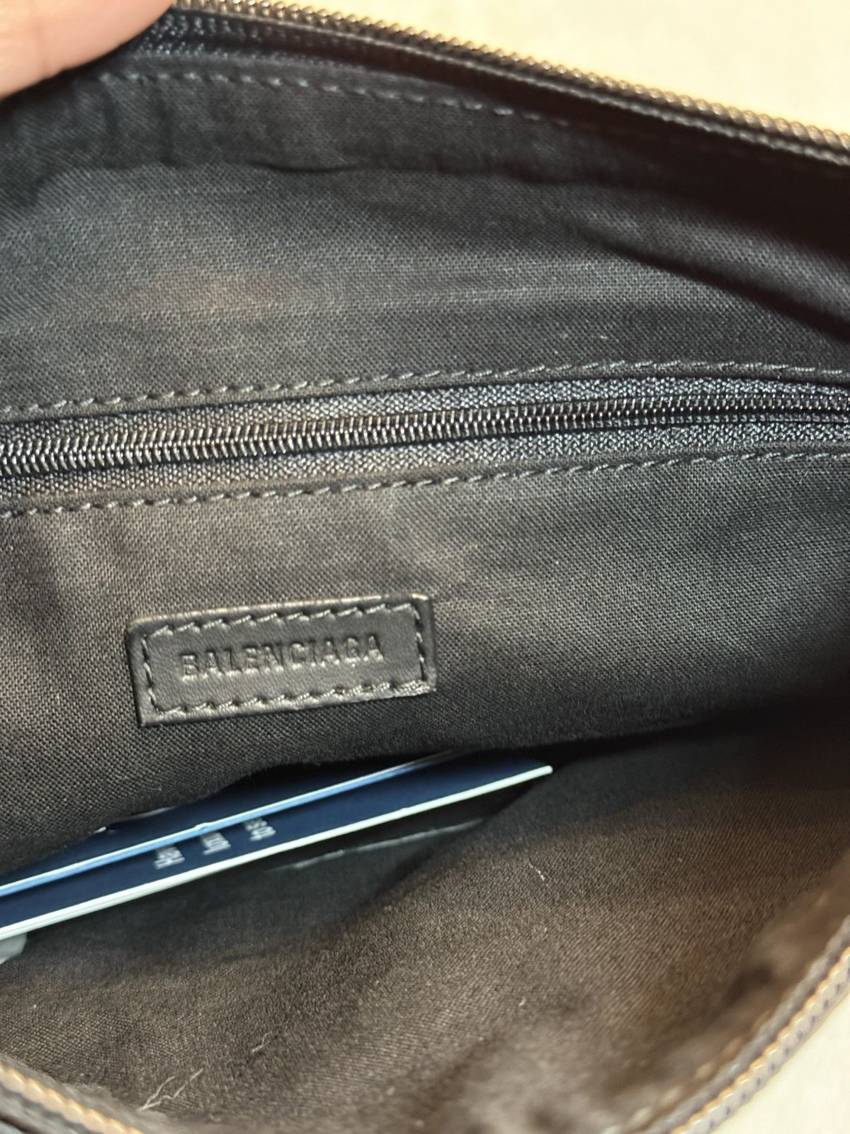 Balenciaga Balenciaga Grained Calfskin Explorer Crossbody Flat Pouch Size ONE SIZE - 6 Thumbnail