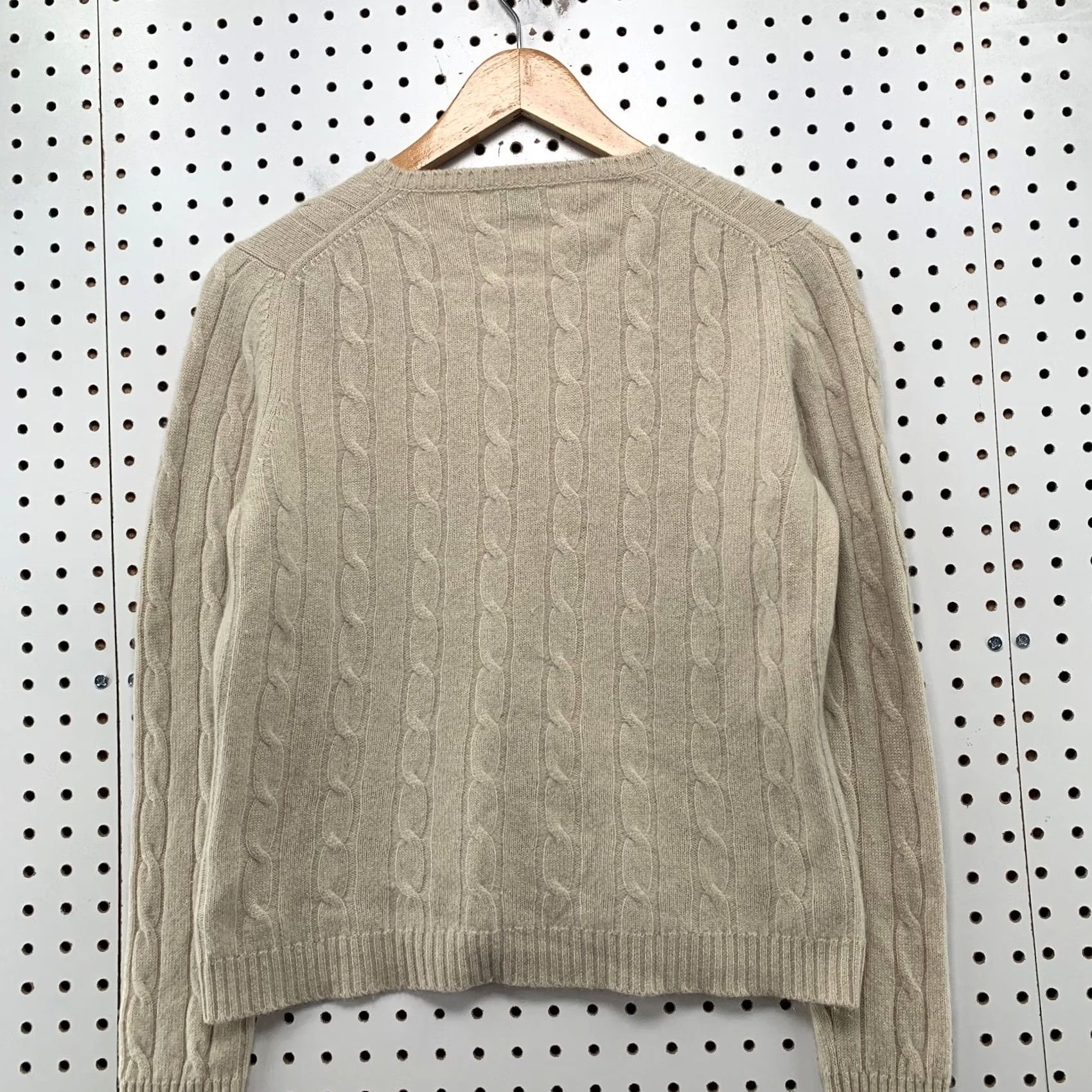 Vintage VINTAGE Scott Charters Cashmere Sweater Women M Beige Cable Knit V Neck Pullover Size M / US 6-8 / IT 42-44 - 2 Thumbnail