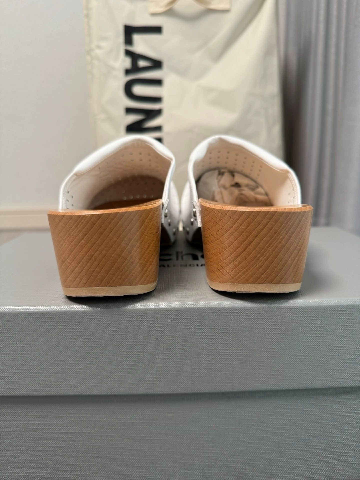 Balenciaga Balenciaga 25 SCHOLL x Clogs 36 White Size US 5.5 / IT 35.5 - 9 Thumbnail