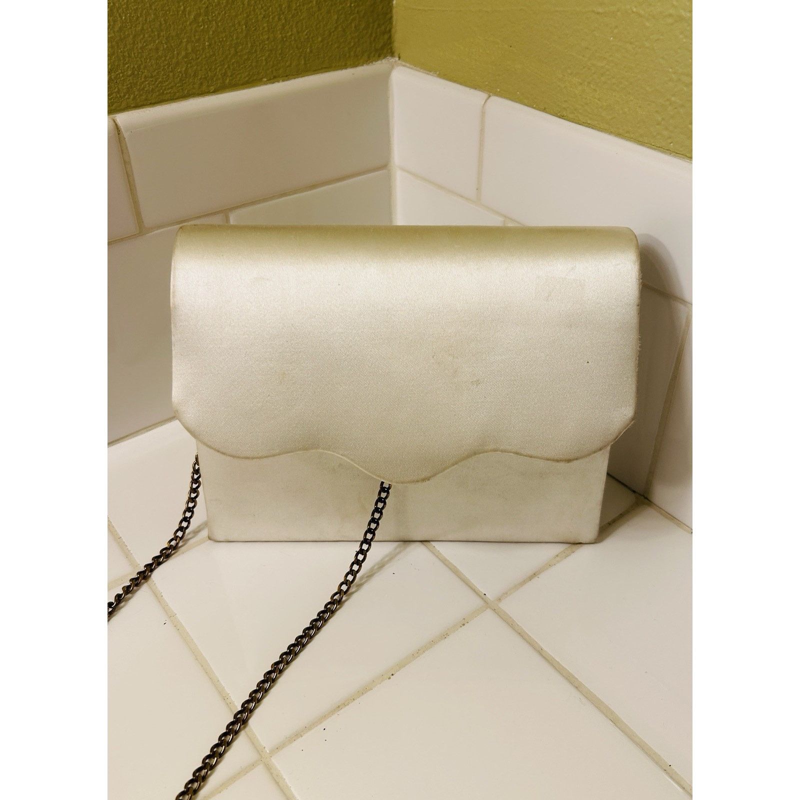 Other Vintage Dyeables Ivory Satin Purse With Metal Gold Chain Size ONE SIZE - 1 Thumbnail