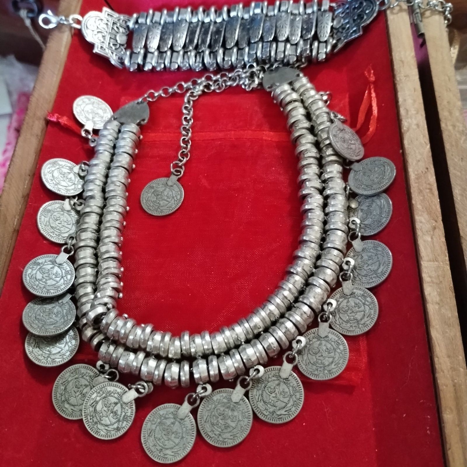 Handmade Beautiful silver heavy chain coin necklace and bracelet set Size ONE SIZE - 1 Preview