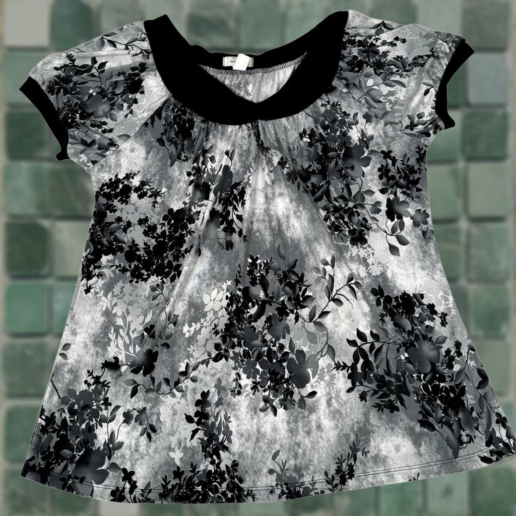 Vintage VINTAGE Whimsical Dark Floral Womens 2XL Short Sleeve Scoop Neck Stretch Workwear Office Blouse Casual Land Size 40" / US 18 - 1 Thumbnail