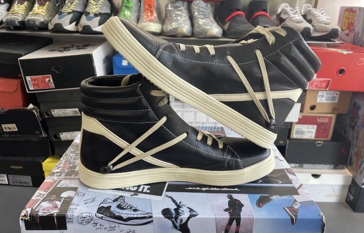 Rick Owens Rick Owens Cowhide black and white classic mid top sneakers Size US 8 / EU 41 - 6 Thumbnail