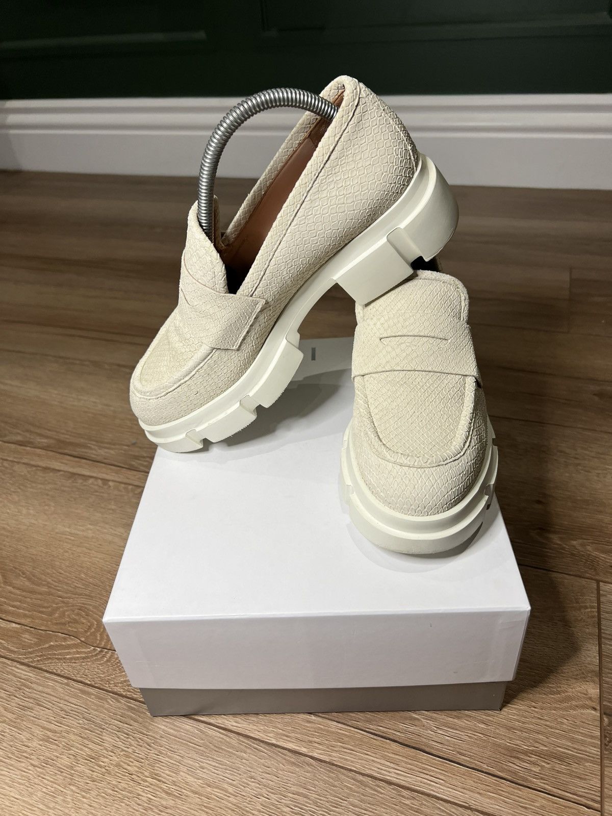 Pollini **Pollini | Elegant Leather Loafers | Size US 8 / IT 38 - 2 Thumbnail