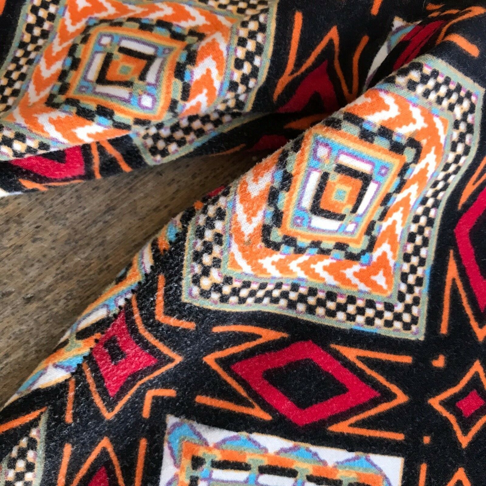 Other LuLaRoe Patterned Leggings Red Orange Black One Size Buttery Size 30" / US 8 / IT 44 - 2 Thumbnail