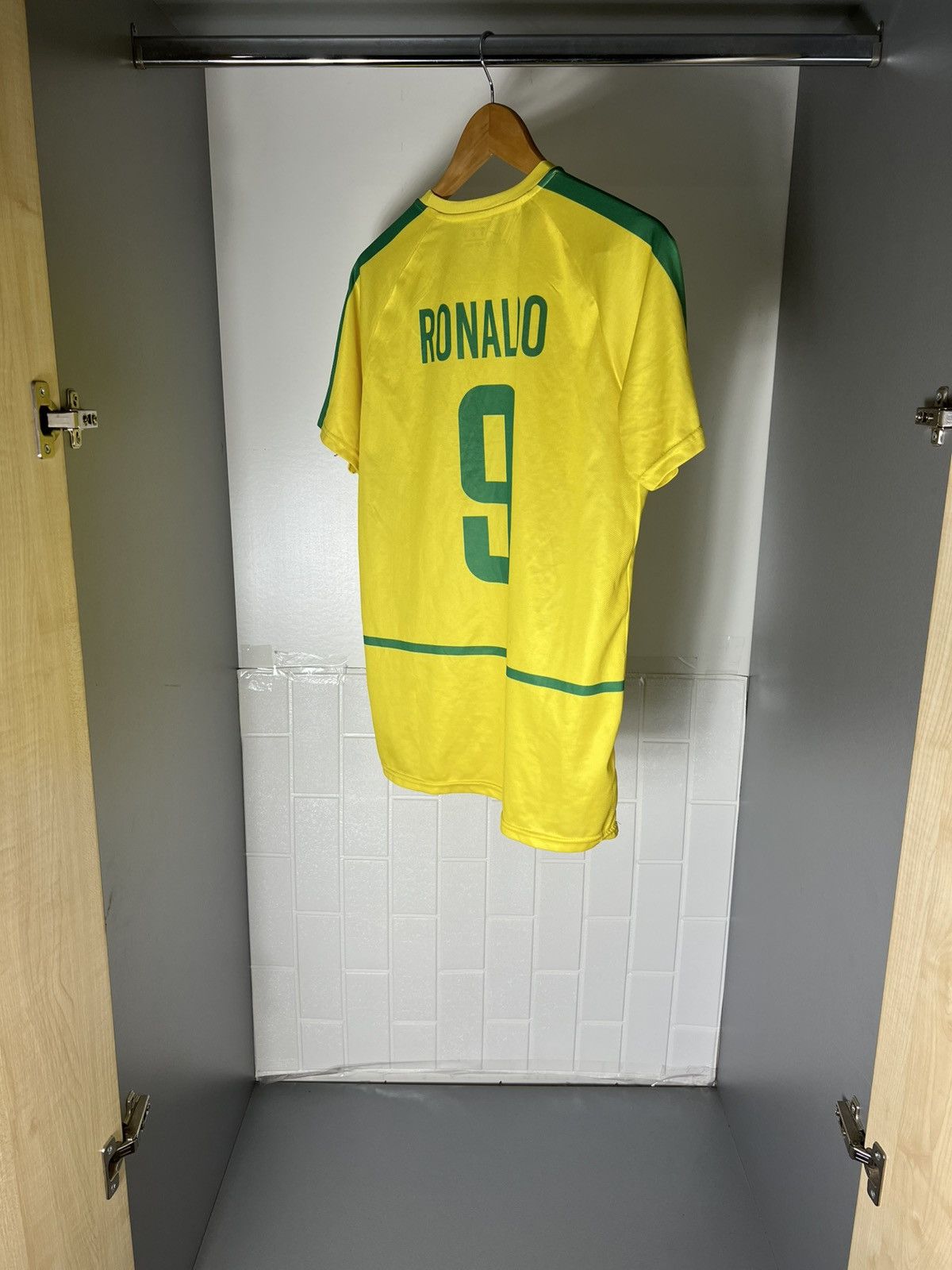 Vintage VERY RARE BRAZIL RETRO SOCCER JERSEY RONALDO BLOKE Y2K 90s Size US M / EU 48-50 / 2 - 16 Thumbnail