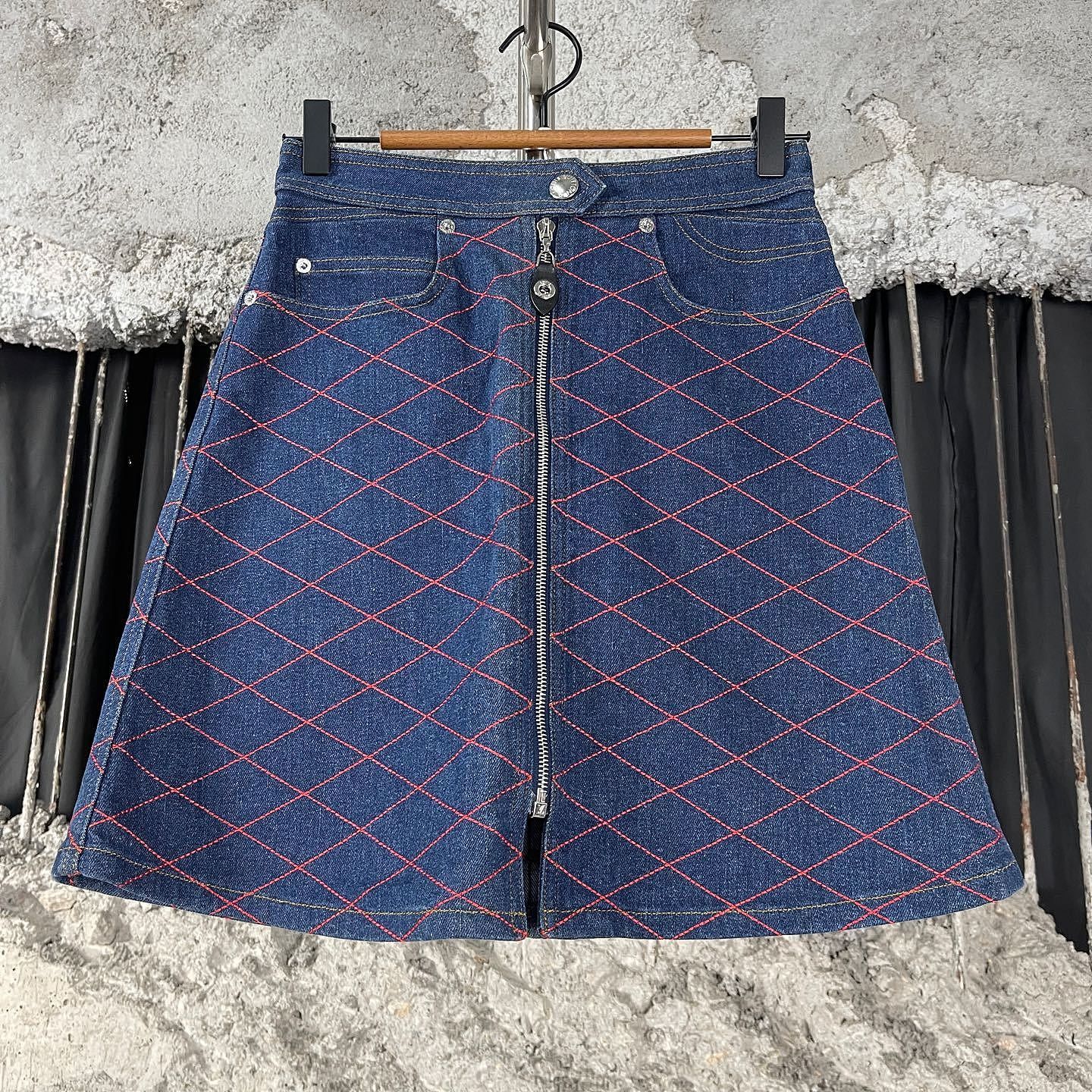 Louis Vuitton Louis Vuitton Quilted Denim Mini Skirt Size 34 Size 25" / US 0 / IT 36 - 1 Thumbnail