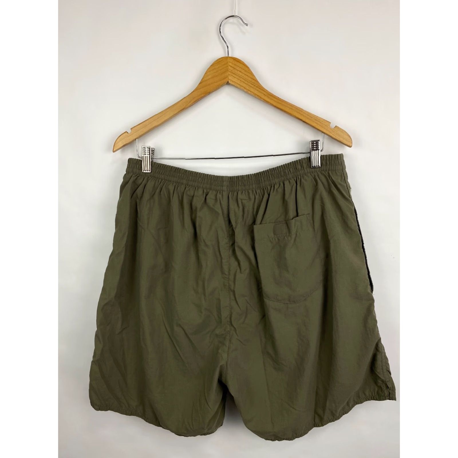 Nike VINTAGE Nike Nylon Shorts Men's L khaki 90s Retro Hype Y2K Athletic Size US 33 - 6 Thumbnail