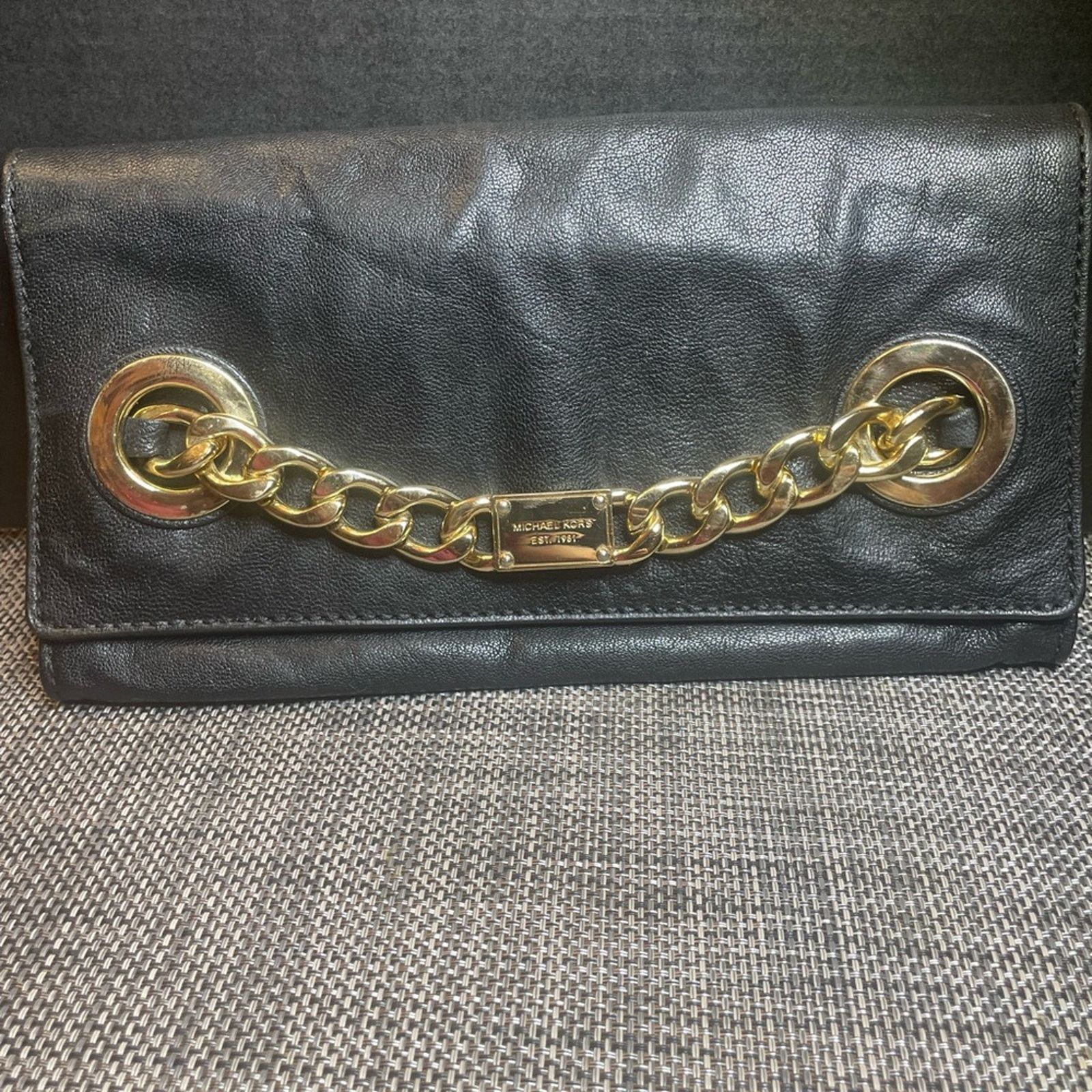 Michael Kors Michael Kors - Black clutch with gold chain Size ONE SIZE - 1 Thumbnail