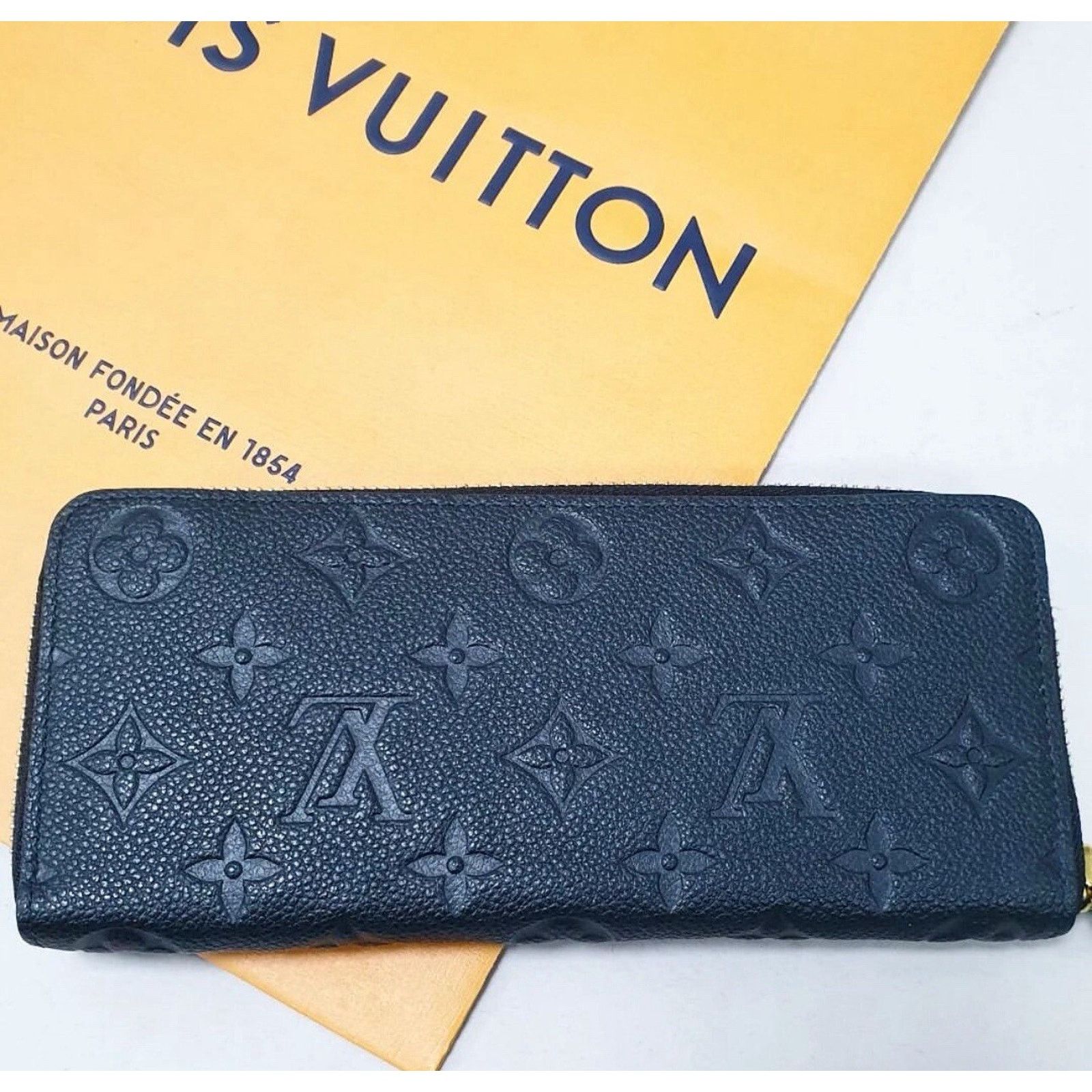 Louis Vuitton Louis Vuitton Black Leather Logo Wallet Size ONE SIZE - 1 Thumbnail