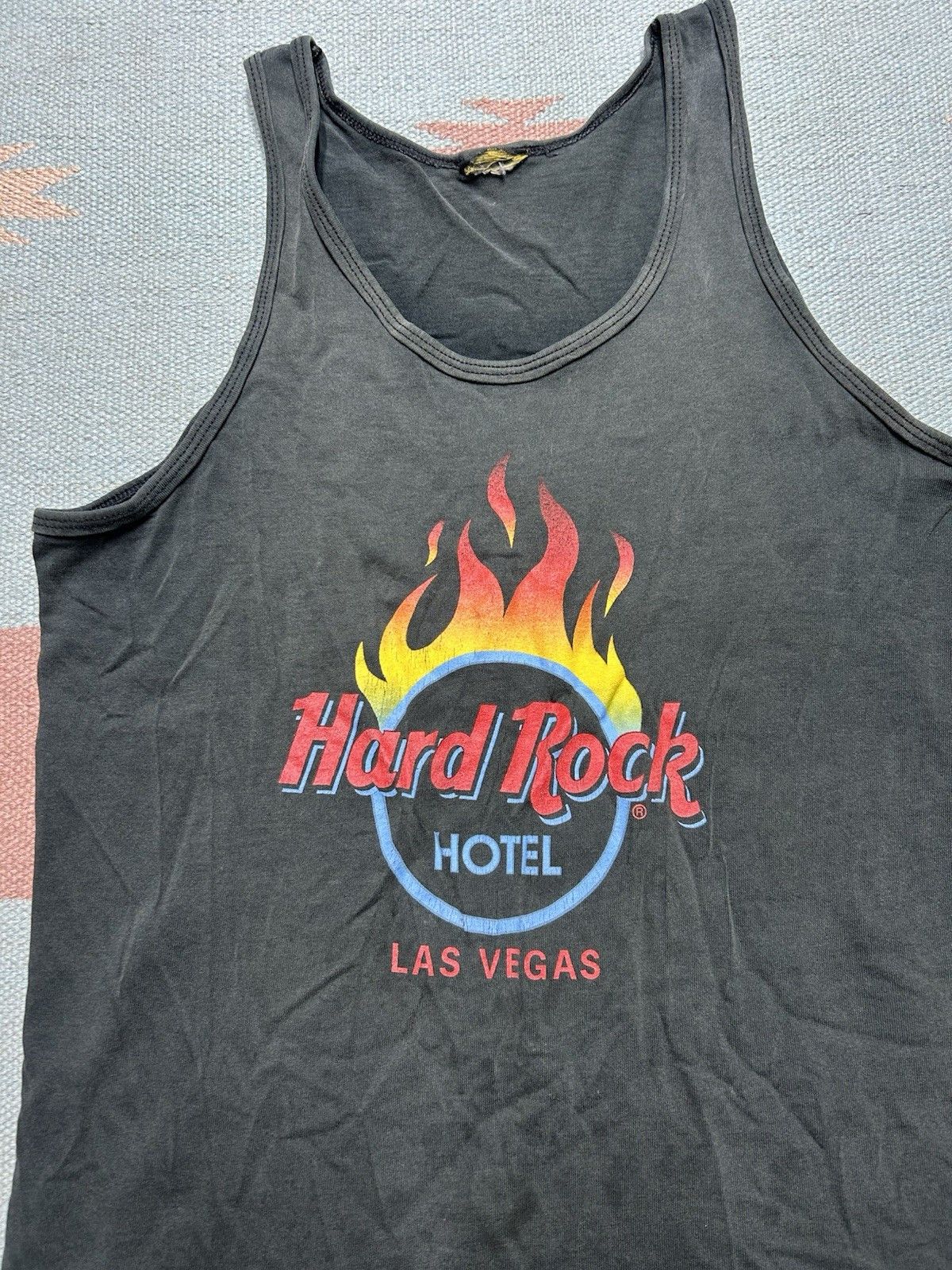 Vintage Vtg tank top t shirt hard rock hotel Vegas flames faded larg Size US L / EU 52-54 / 3 - 2 Thumbnail