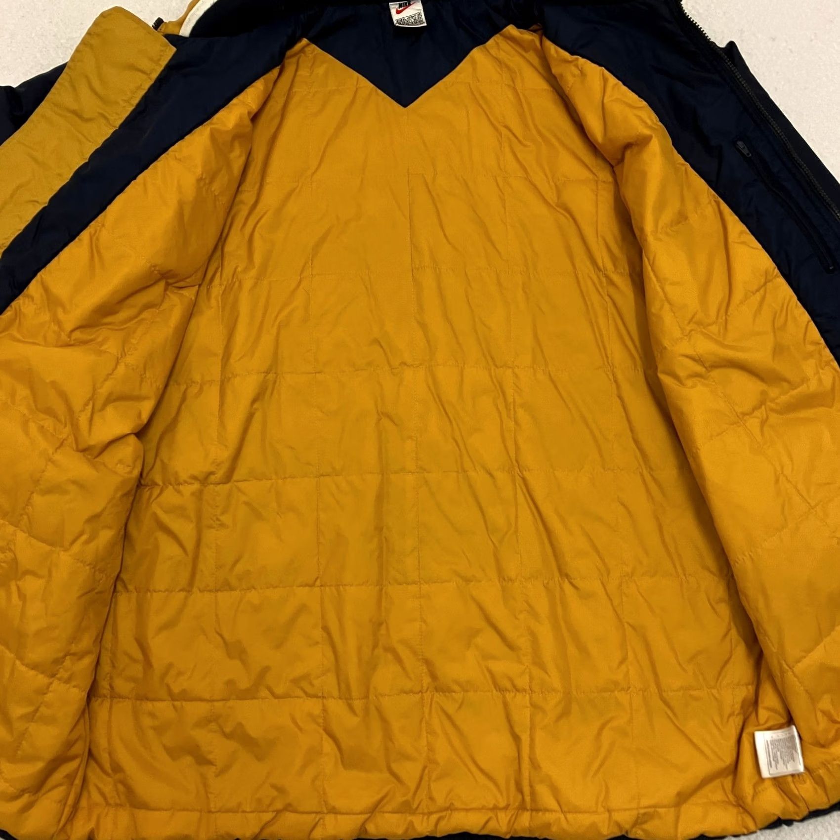 Nike VINTAGE Nike Padded Jacket Mens XL Navy Blue Yellow Spell Out Swoosh Coat Size US XL / EU 56 / 4 - 7 Thumbnail