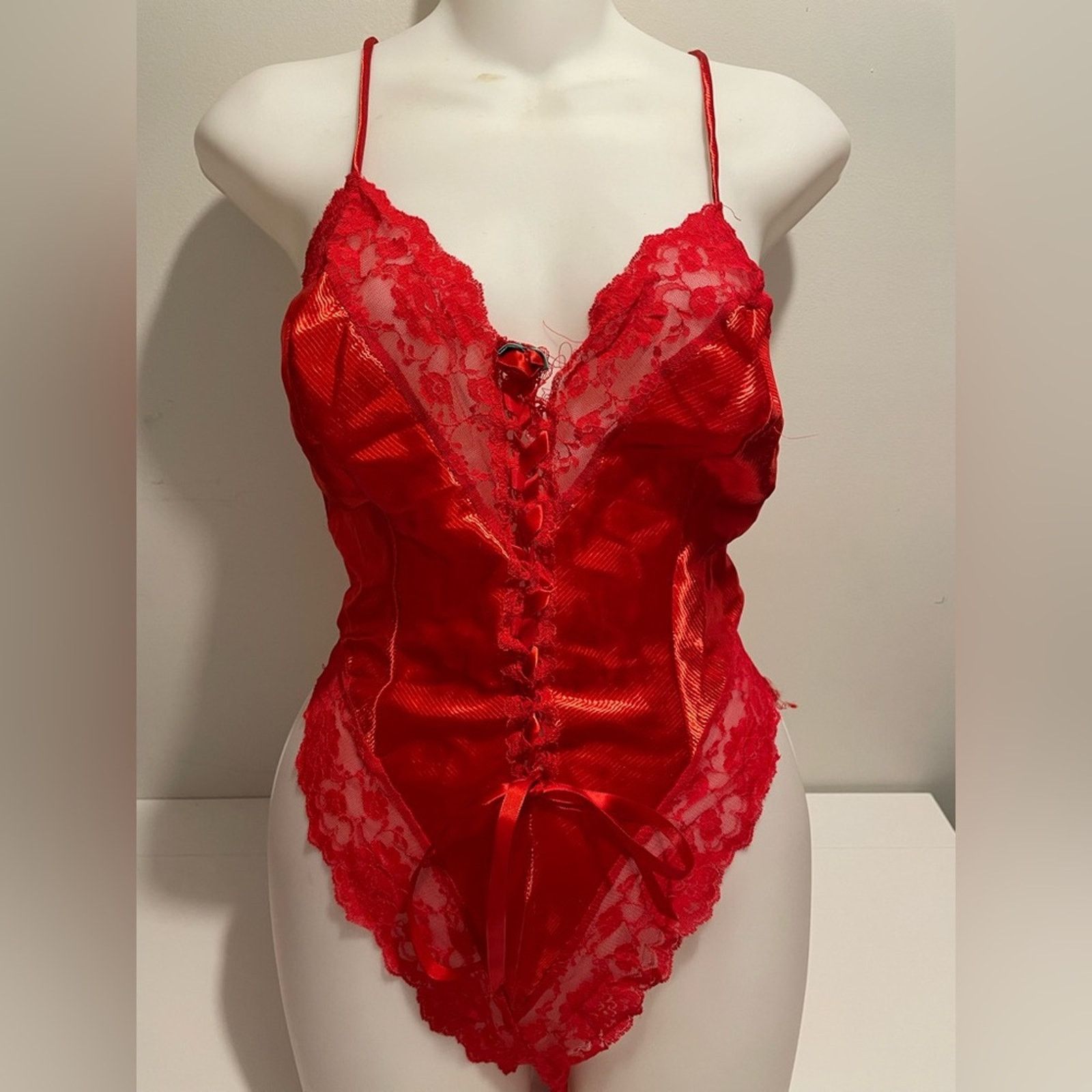 Vintage Shirley of Hollywood Vintage Women's Medium Red Lace Teddy Size ONE SIZE - 1 Thumbnail