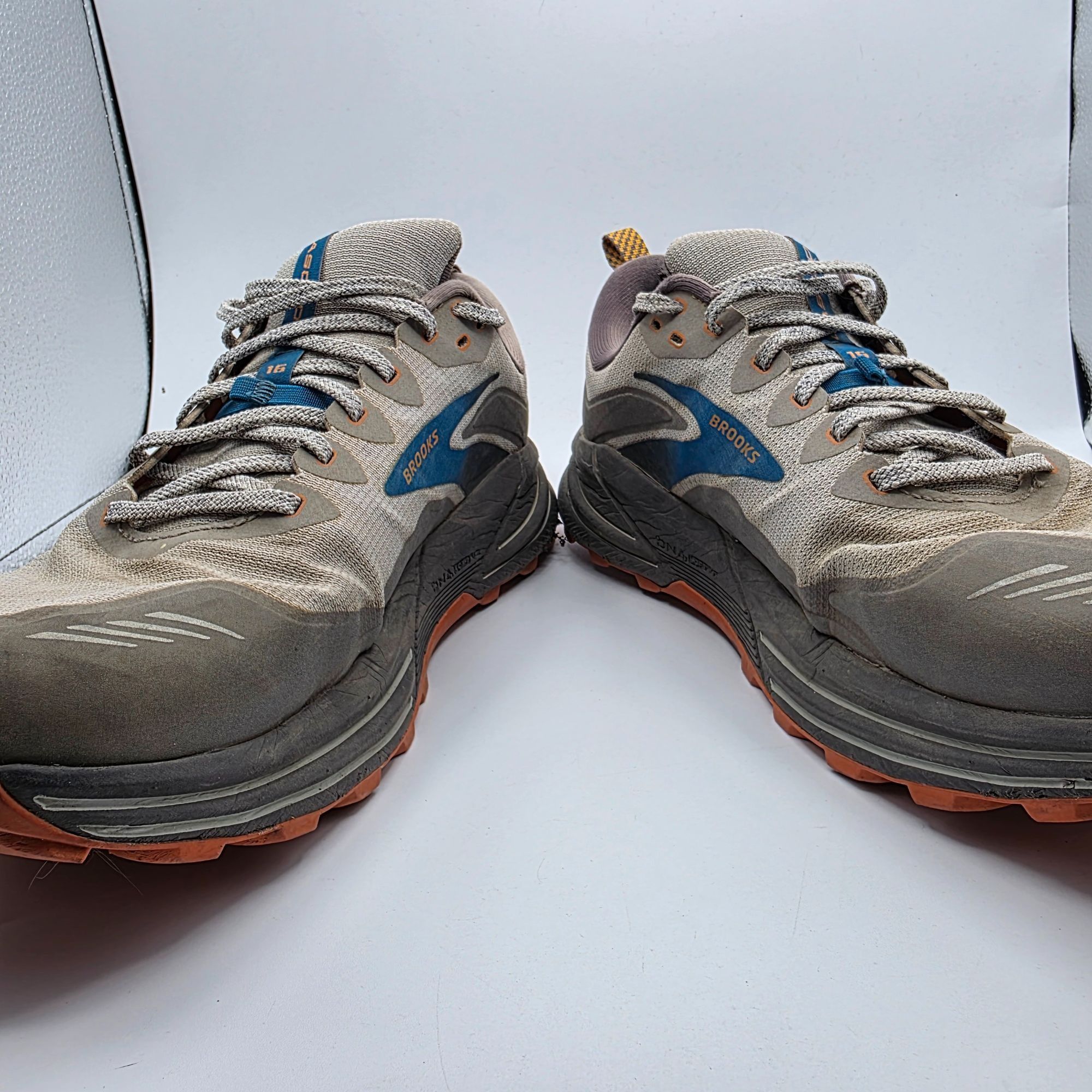 Brooks Brooks Cascadia 16 Mens Size 12 Oyster Mushroom Alloy Orange Size US 12 / EU 45 - 3 Thumbnail