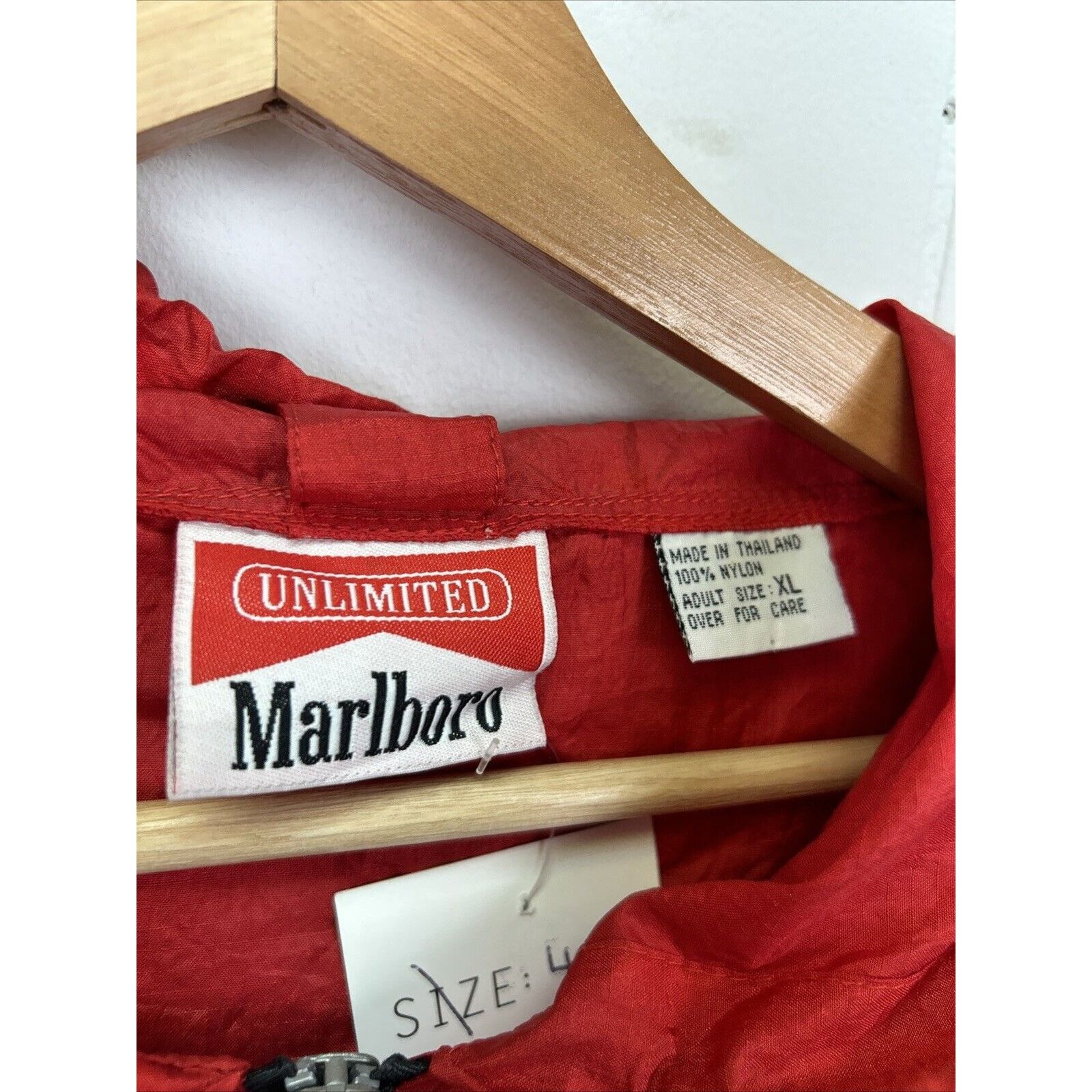 Marlboro Marlboro Vintage Nylon Windbreaker Size XL Kangaroo Pocket Size US XL / EU 56 / 4 - 6 Thumbnail