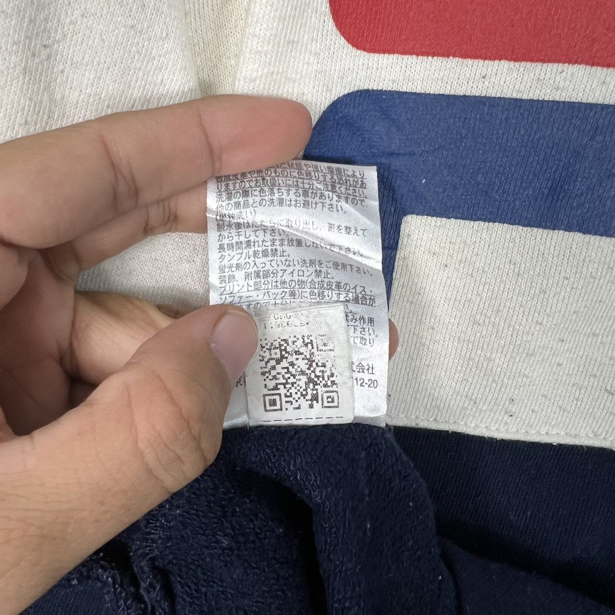 Fila FILA Big Logo Colorblock Crewneck Sweatshirt #4271-C194 Size US L / EU 52-54 / 3 - 14 Thumbnail