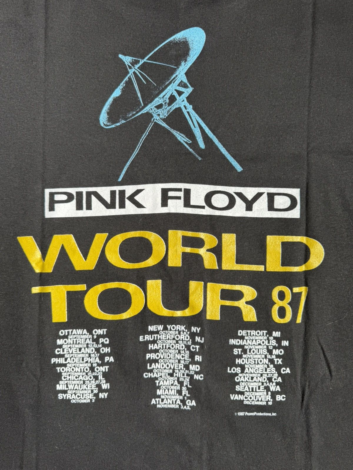 Vintage Rare Vintage Pink Floyd 80s Tour Band Tee Single Stitch Size US L / EU 52-54 / 3 - 4 Thumbnail