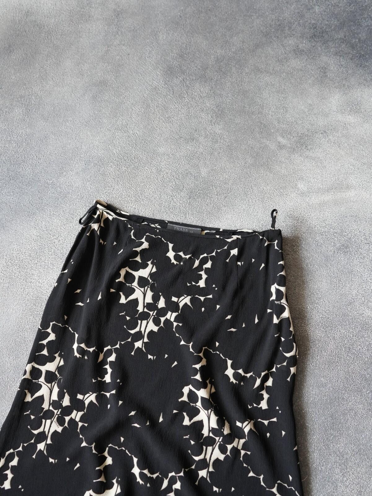 Prada S/S 2001 Prada Silk Floral Skirt VINTAGE IT38 Size 25" / US 0 / IT 36 - 5 Thumbnail