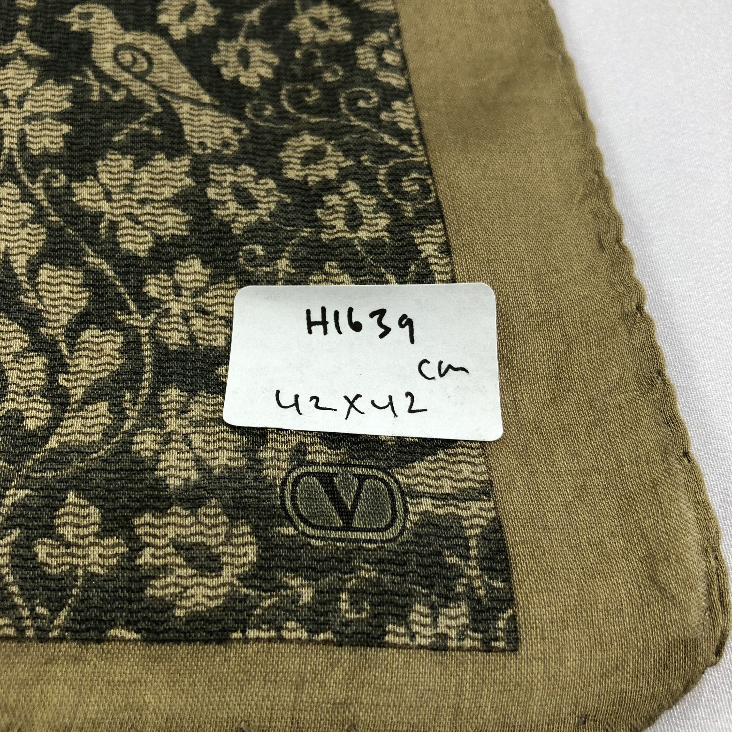 Vintage Valentino Garavani Handkerchief Neckerchief Bandana H1639 Size ONE SIZE - 6 Thumbnail