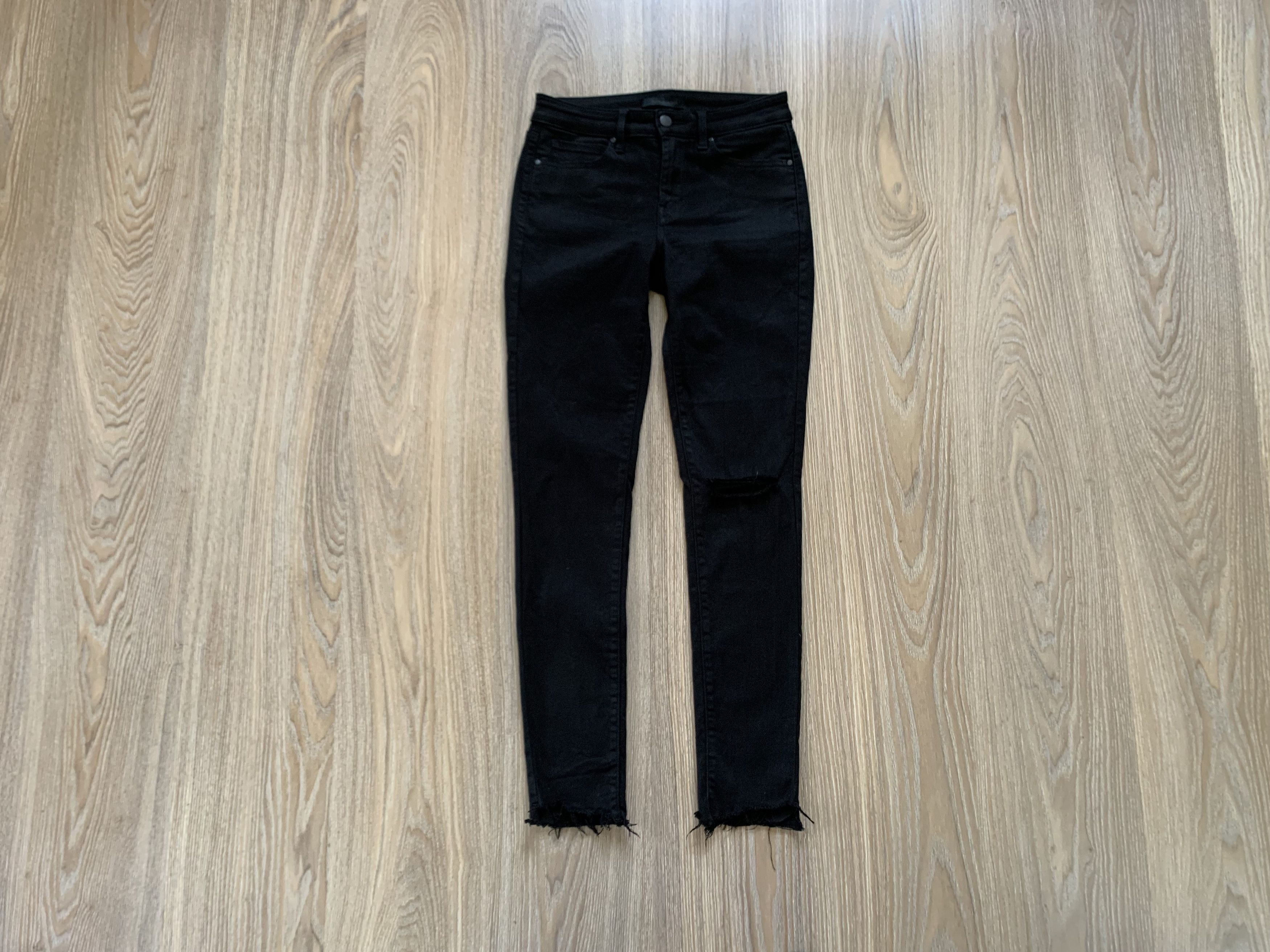 Uniqlo Uniqlo Distressed Black Denim Skinny Jeans Size 26" / US 2 / IT 38 - 1 Thumbnail