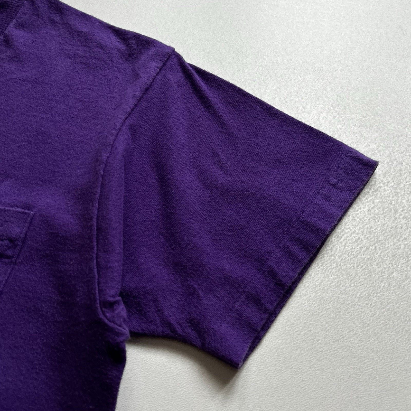 Vintage Vintage 90s Faded Purple Blank Pocket T Shirt Medium Rare Size US M / EU 48-50 / 2 - 3 Thumbnail