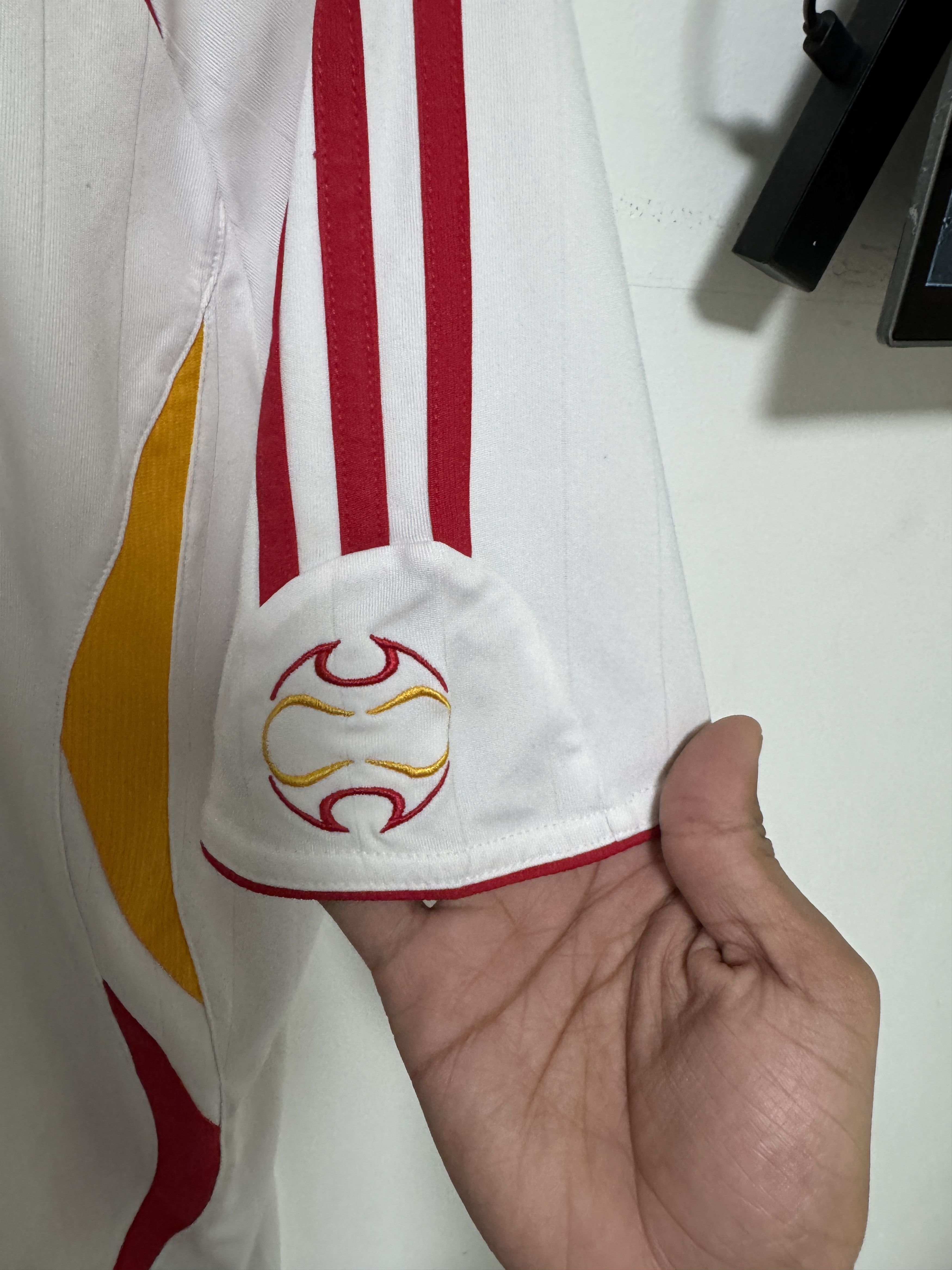 Adidas XAVI SPAIN AWAY ADIDAS WORLD CUP 2006 SOCCER FOOTBALL KIT Size US M / EU 48-50 / 2 - 5 Thumbnail