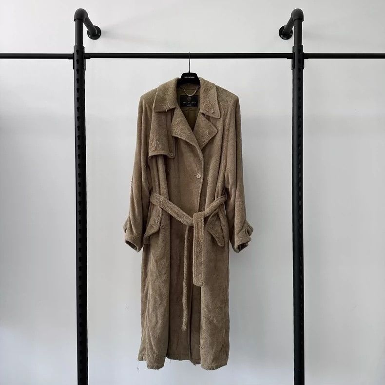 Balenciaga Balenciaga FW22 The Lost Tape Show Look. 47 Camel Old Destr Size US S / EU 44-46 / 1 - 1 Thumbnail