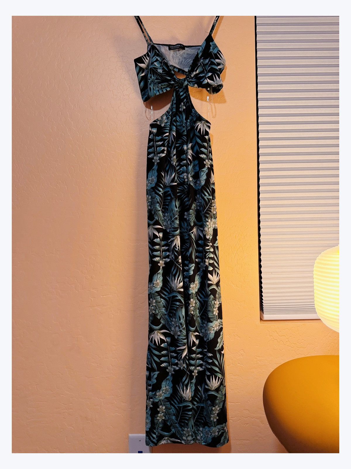 Liz & Sara Tropical Cutout Midi Dress – Leaf Print