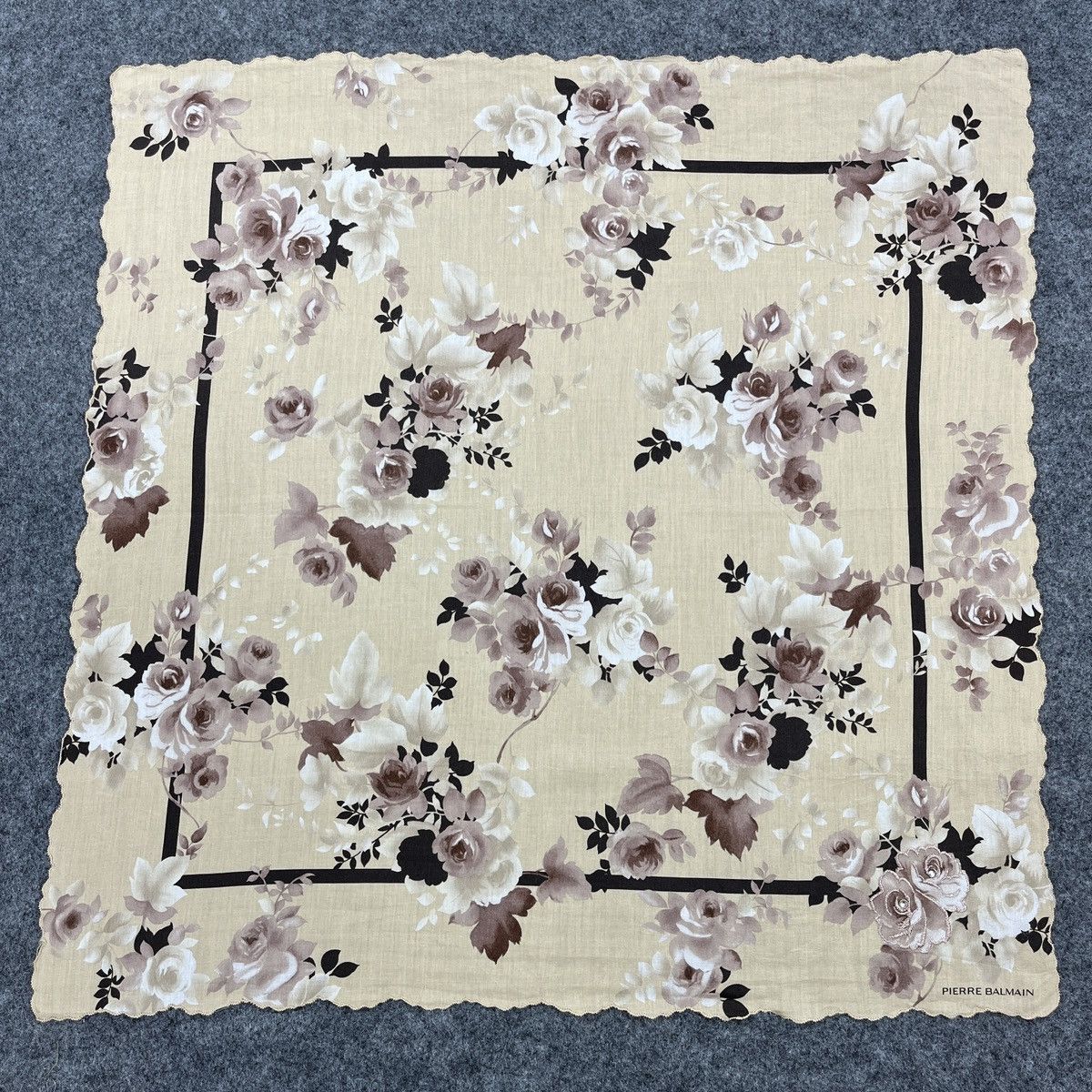 Pierre Balmain Pierre Balmain Handkerchief / Bandana / Neckerchief B1886 Size ONE SIZE - 1 Thumbnail